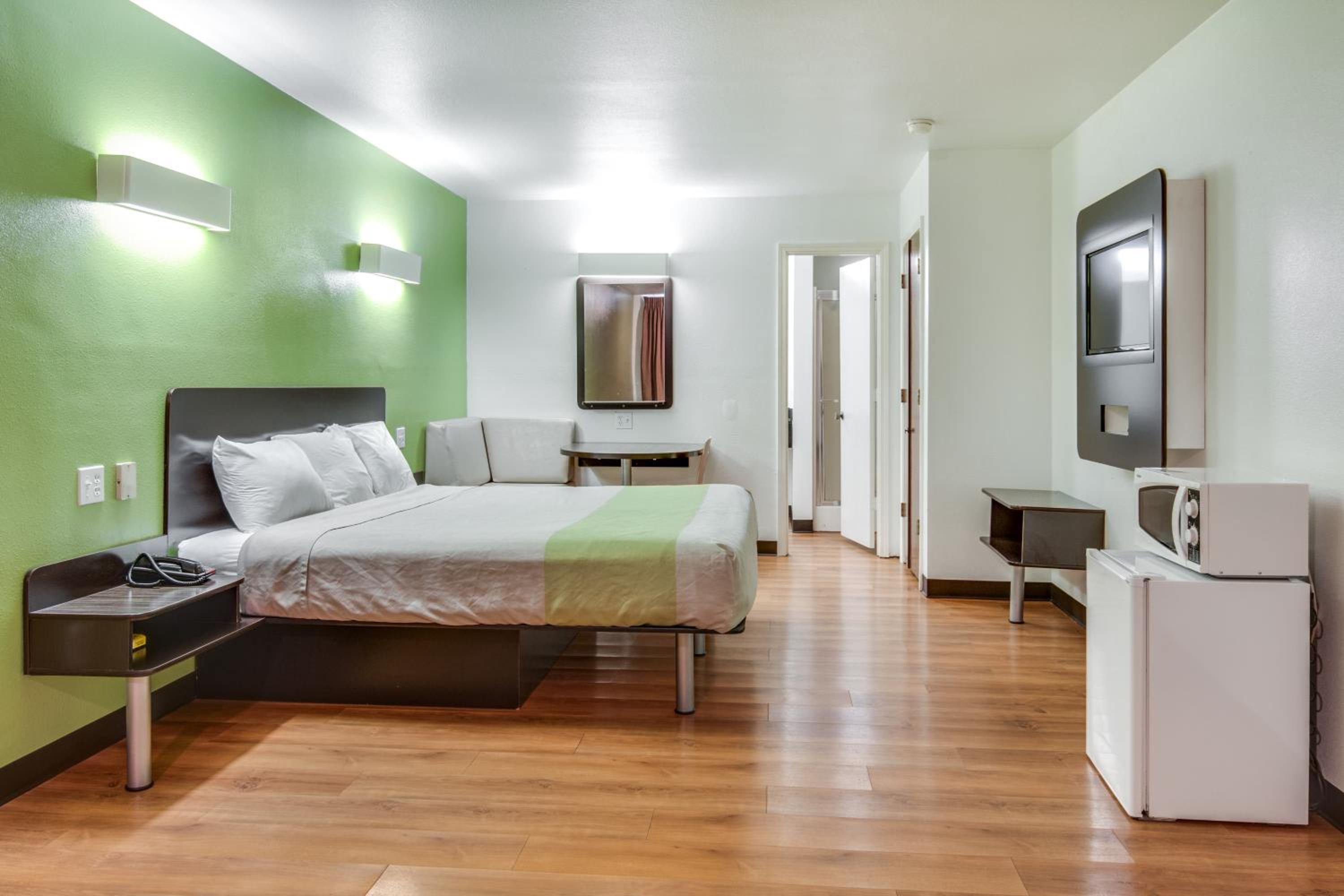 Longview Vacations - Motel 6-Longview, TX - North - Property Image 11