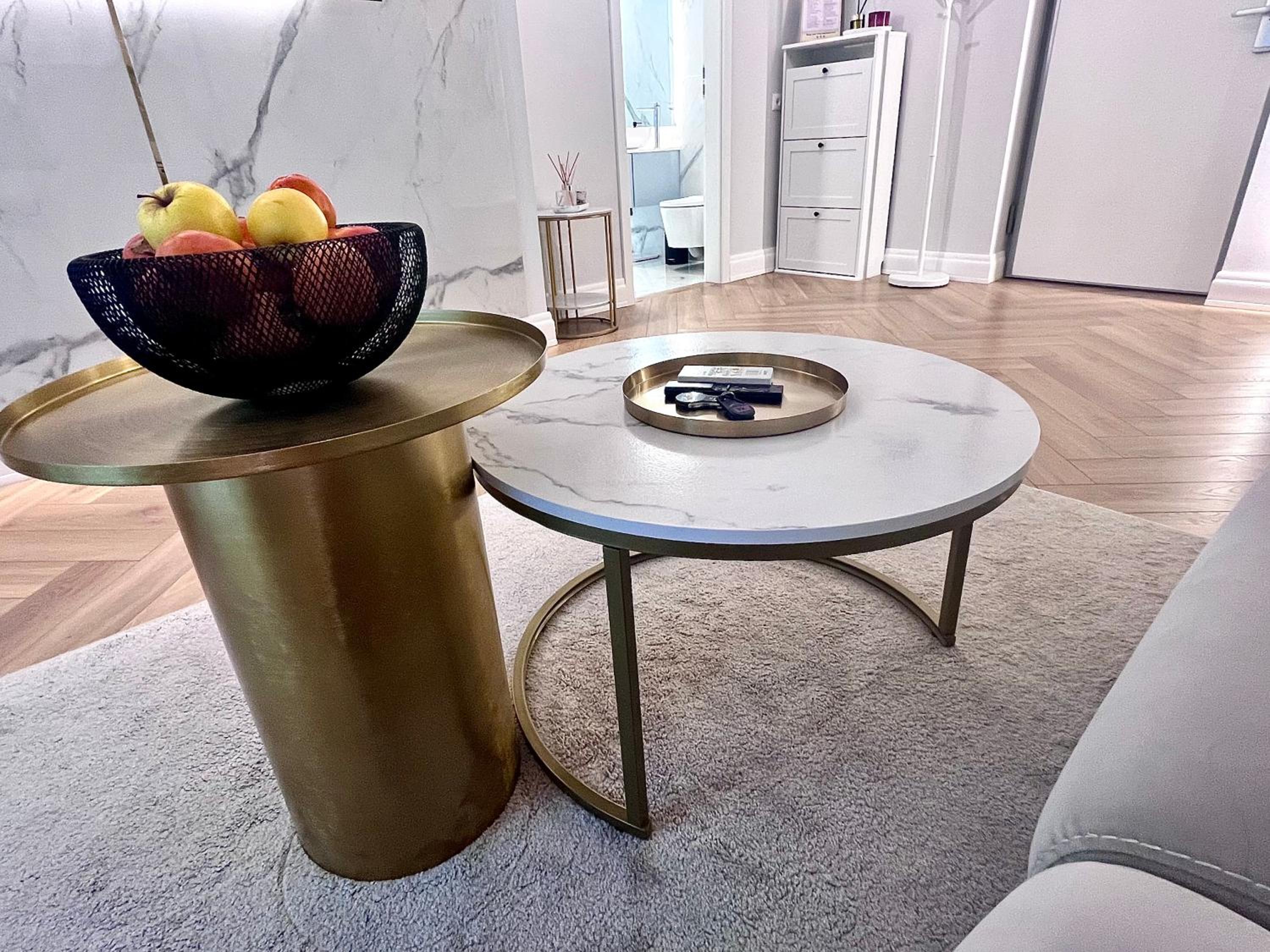 FLH Golden Elegance - Balcony, Garage & King Bed close to Therme and Airport