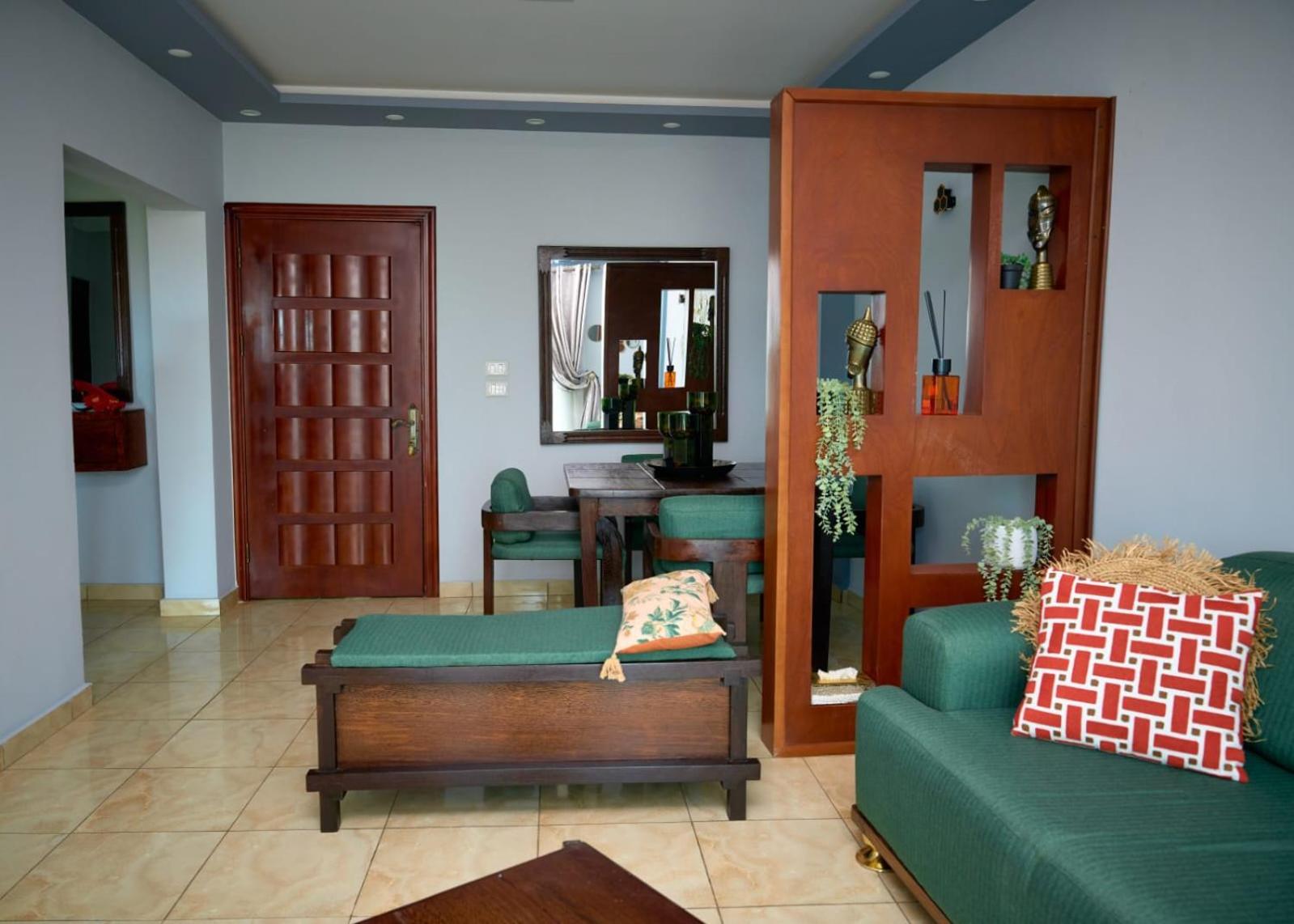 Magnifique 2P près de Touristique voyage Elig-Essono Yaounde, wifi groupe électrogène et parking