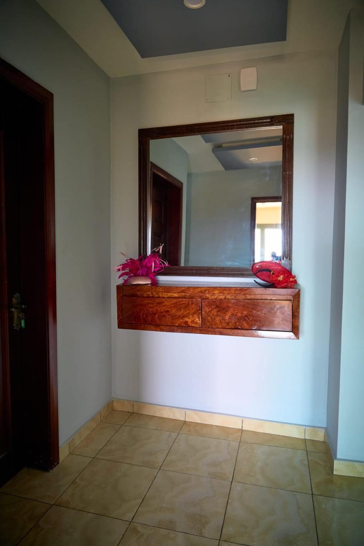 Magnifique 2P près de Touristique voyage Elig-Essono Yaounde, wifi groupe électrogène et parking