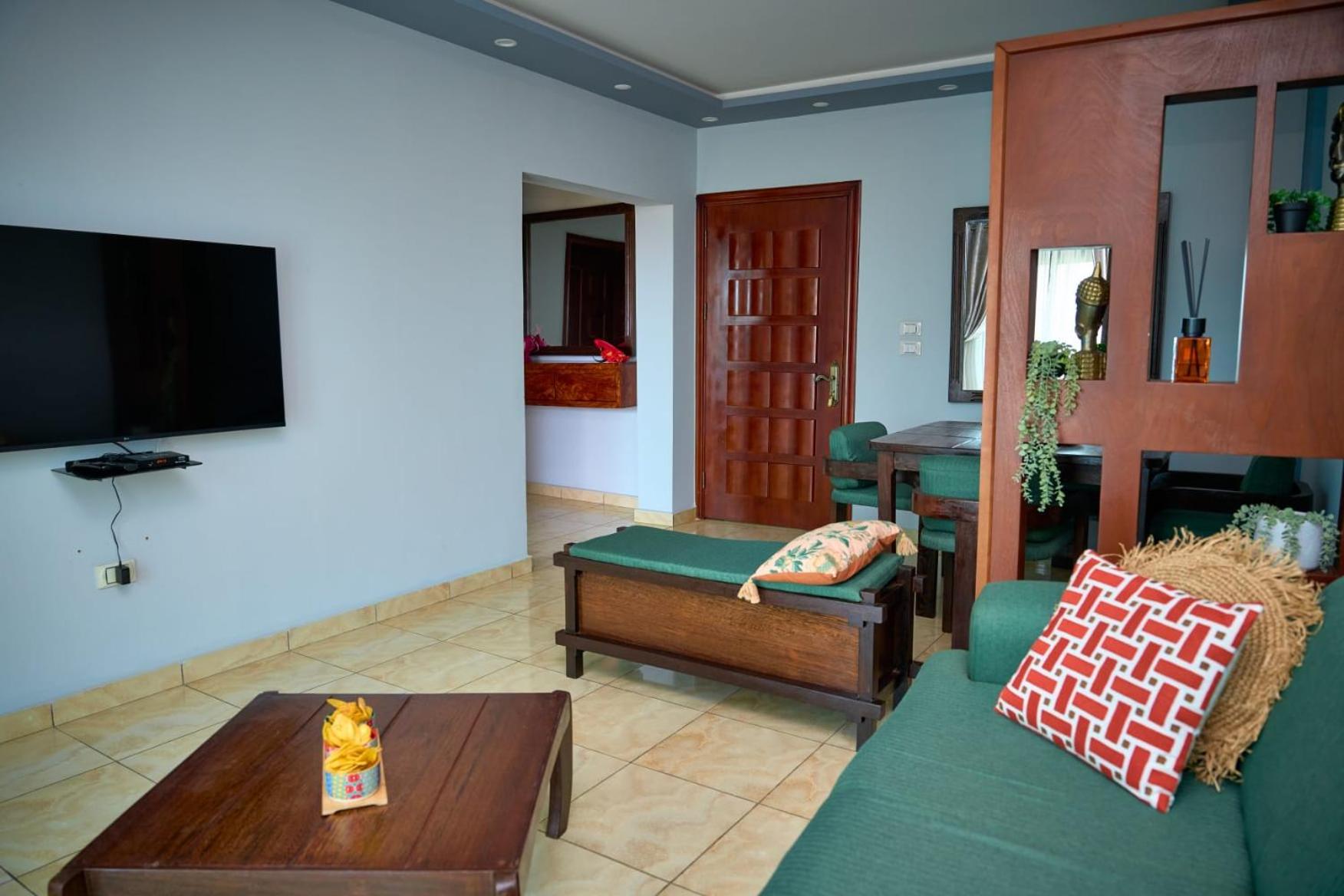 Magnifique 2P près de Touristique voyage Elig-Essono Yaounde, wifi groupe électrogène et parking