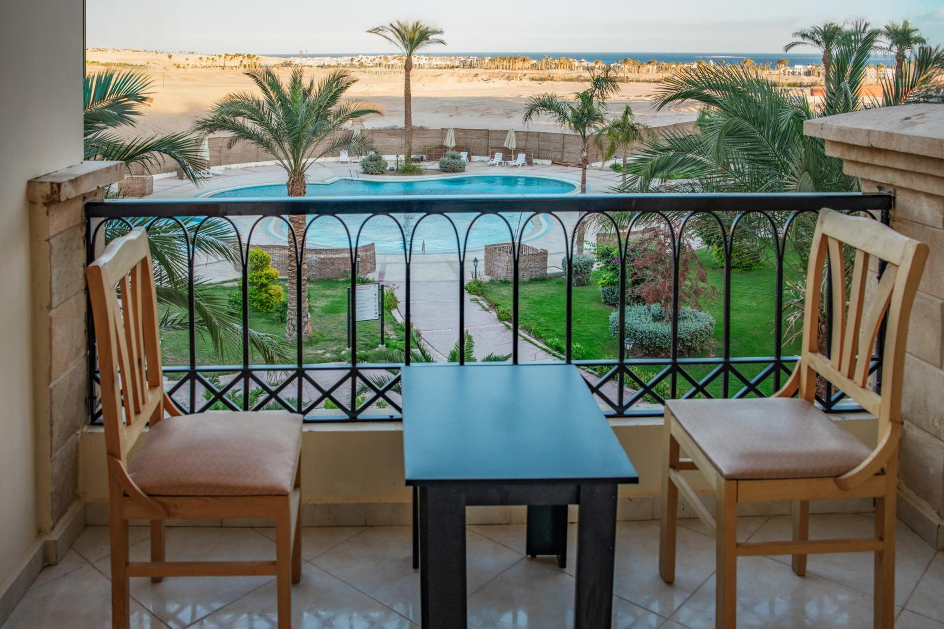 Al Saraya Sahl Hasheesh by Peaks