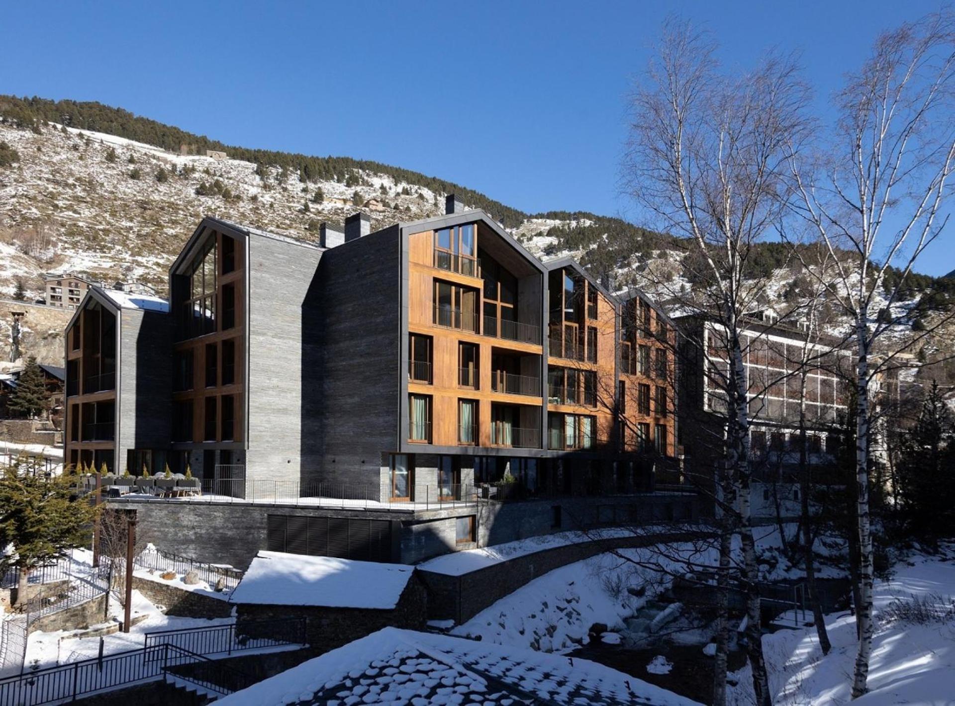 W ISARD LODGE 12 people Sauna Pool 1min Ski Lift