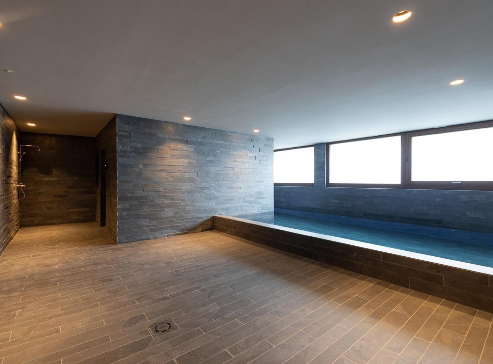 W ISARD LODGE 12 people Sauna Pool 1min Ski Lift
