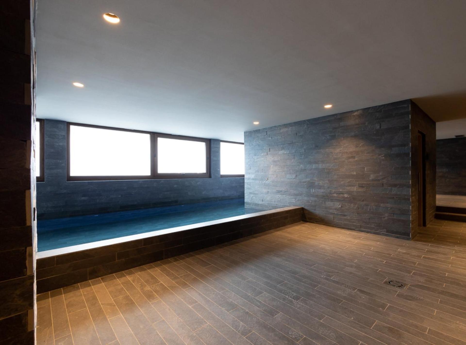 W ISARD LODGE 12 people Sauna Pool 1min Ski Lift