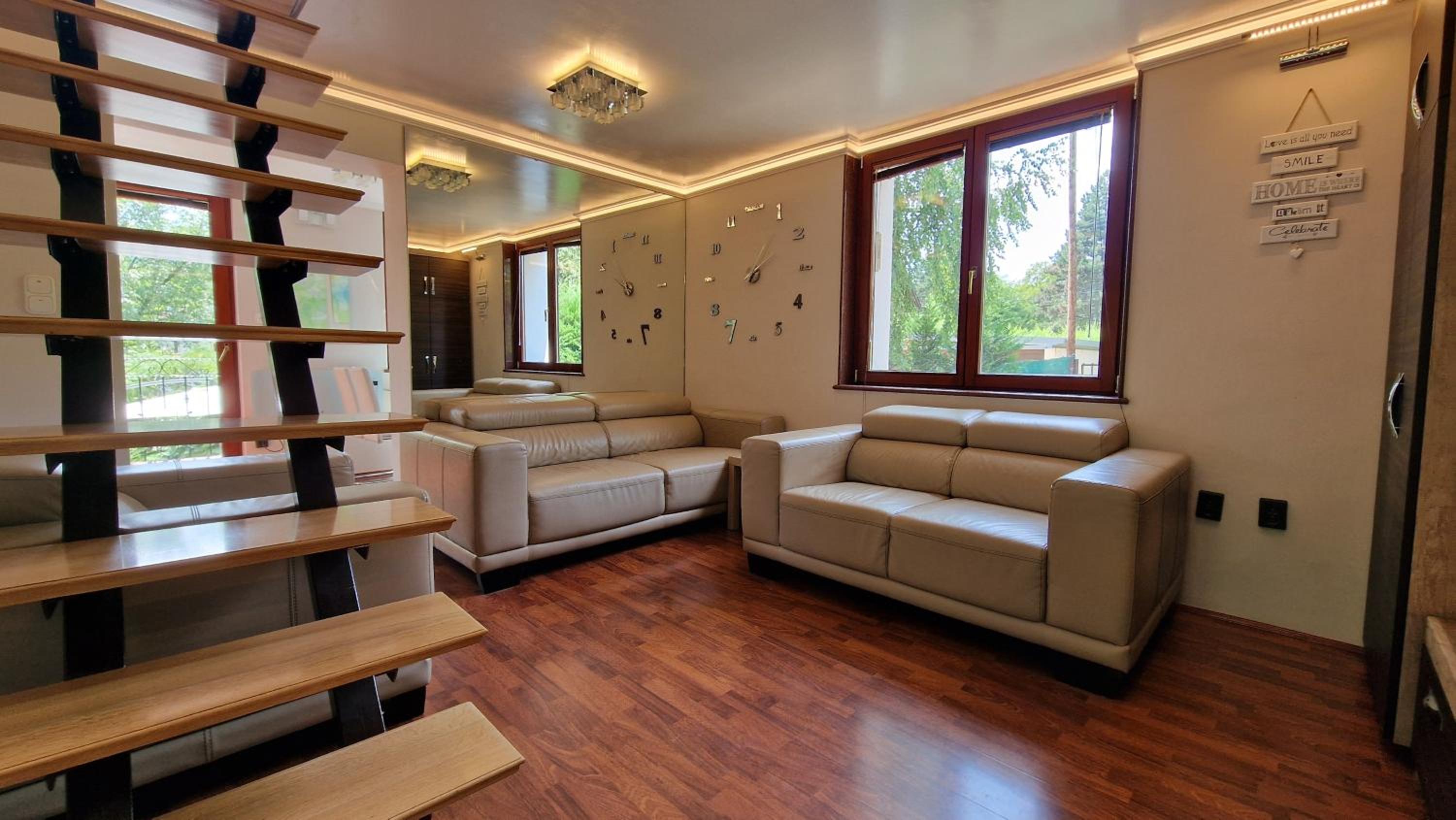 Pilis Hills View Deluxe House with Pool & AC near Bp view 4