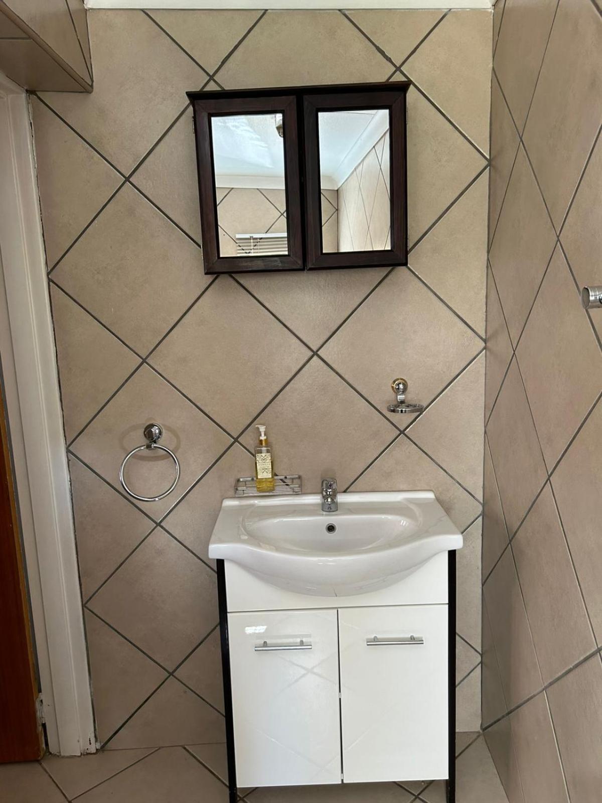 9 wena Ave Guesthouse view 3