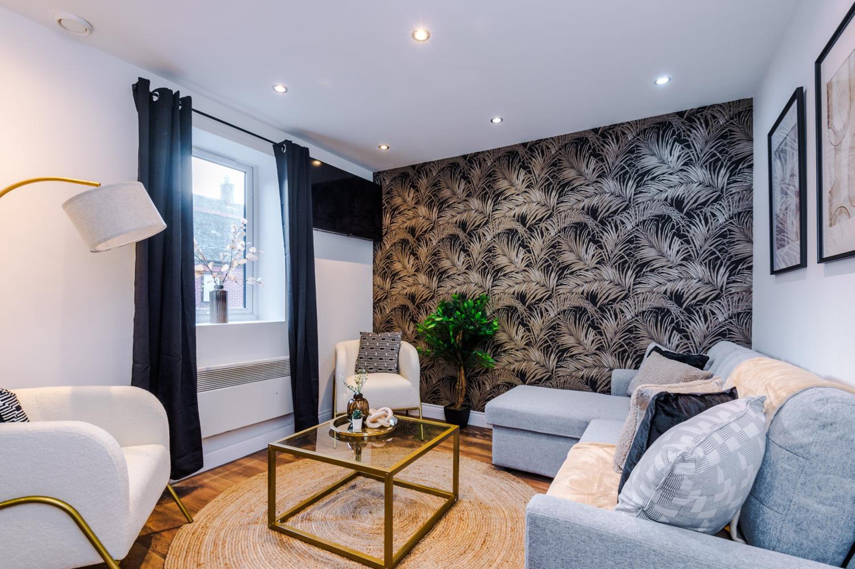 Central Leeds Gem - Parking - Sleeps 6 view 2