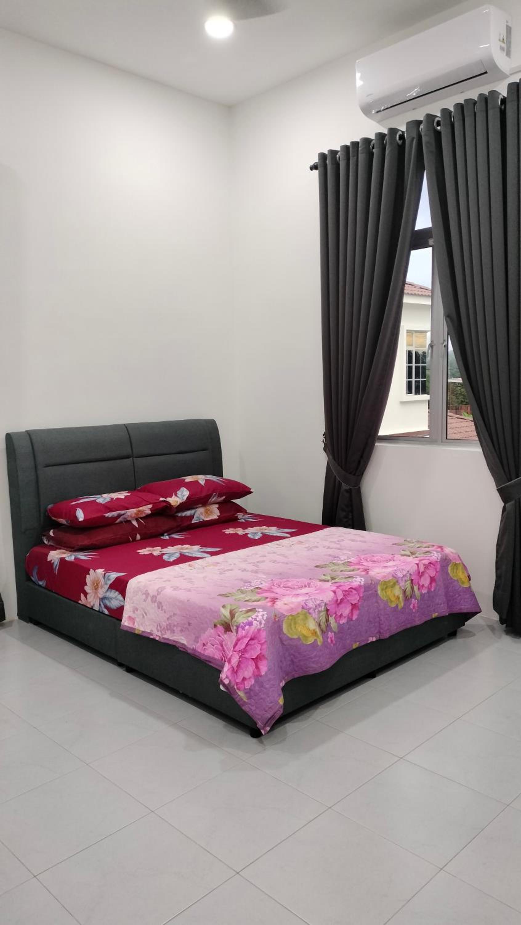 IzzaraRaiz HomeStay Taman Teja