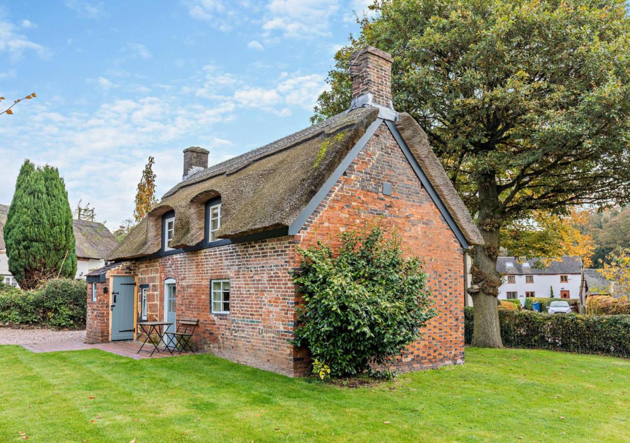 Oak Tree Thatched Cottage view 2