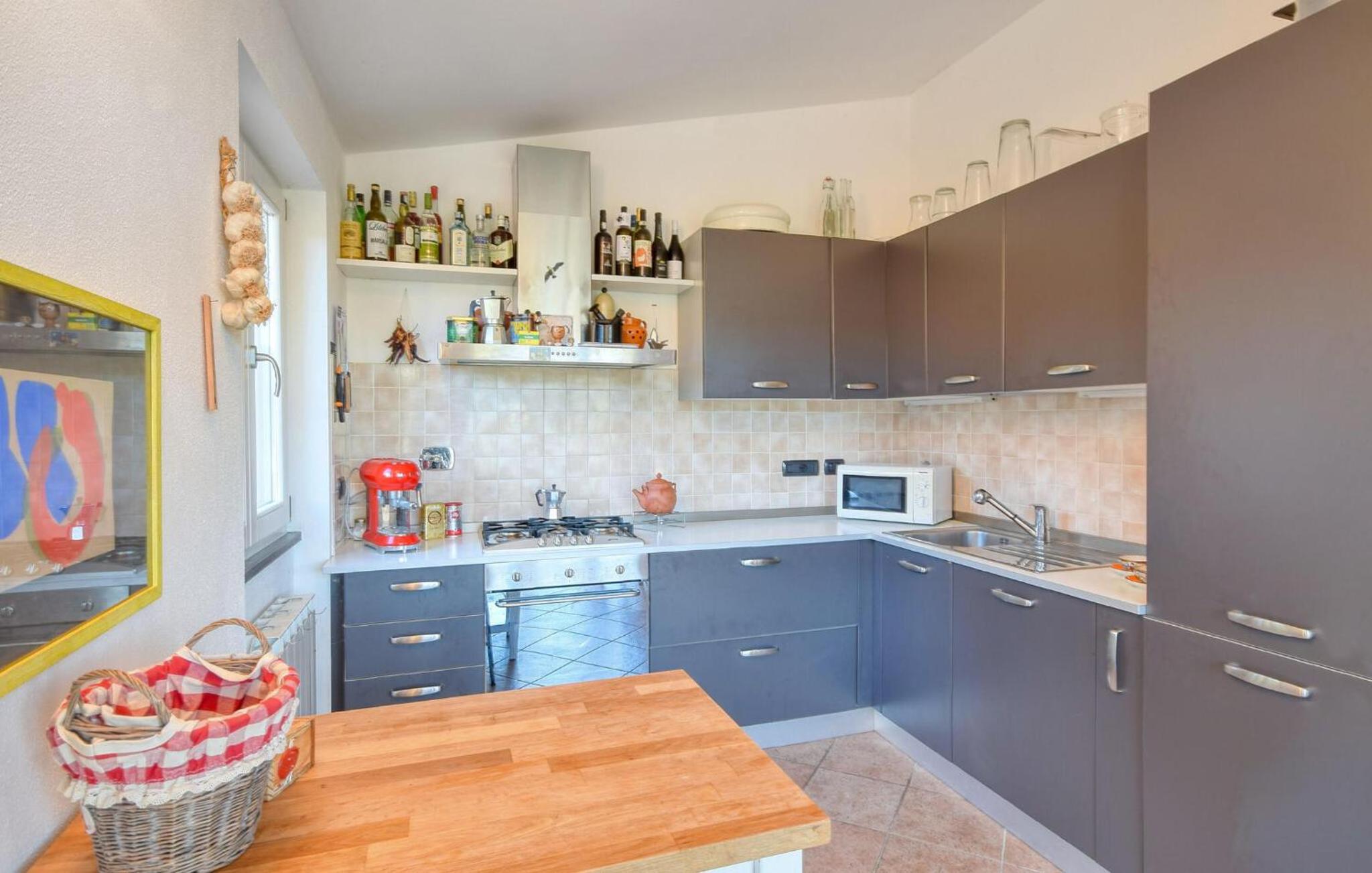 3 Bedroom Stunning Home In Ne