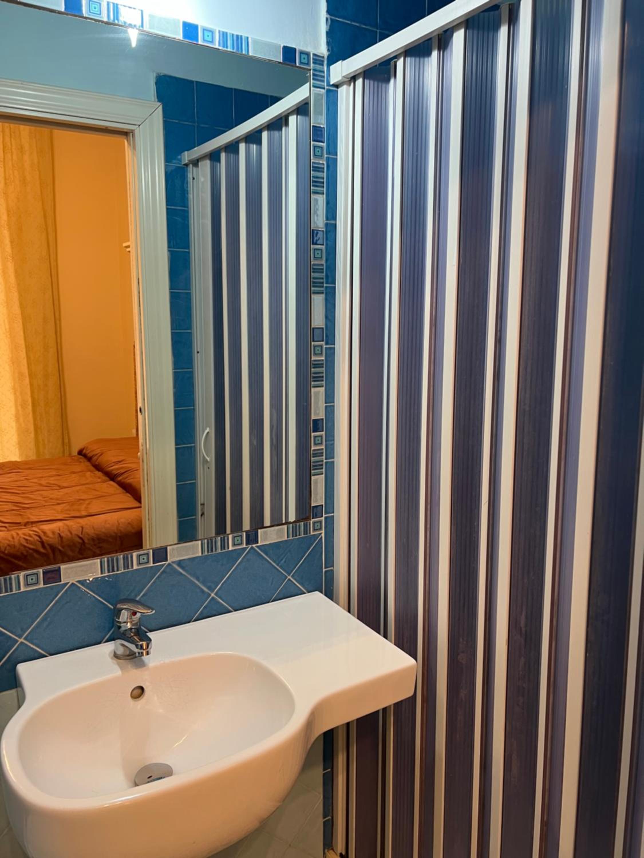 Beb Rosy en Naples — bathroom
