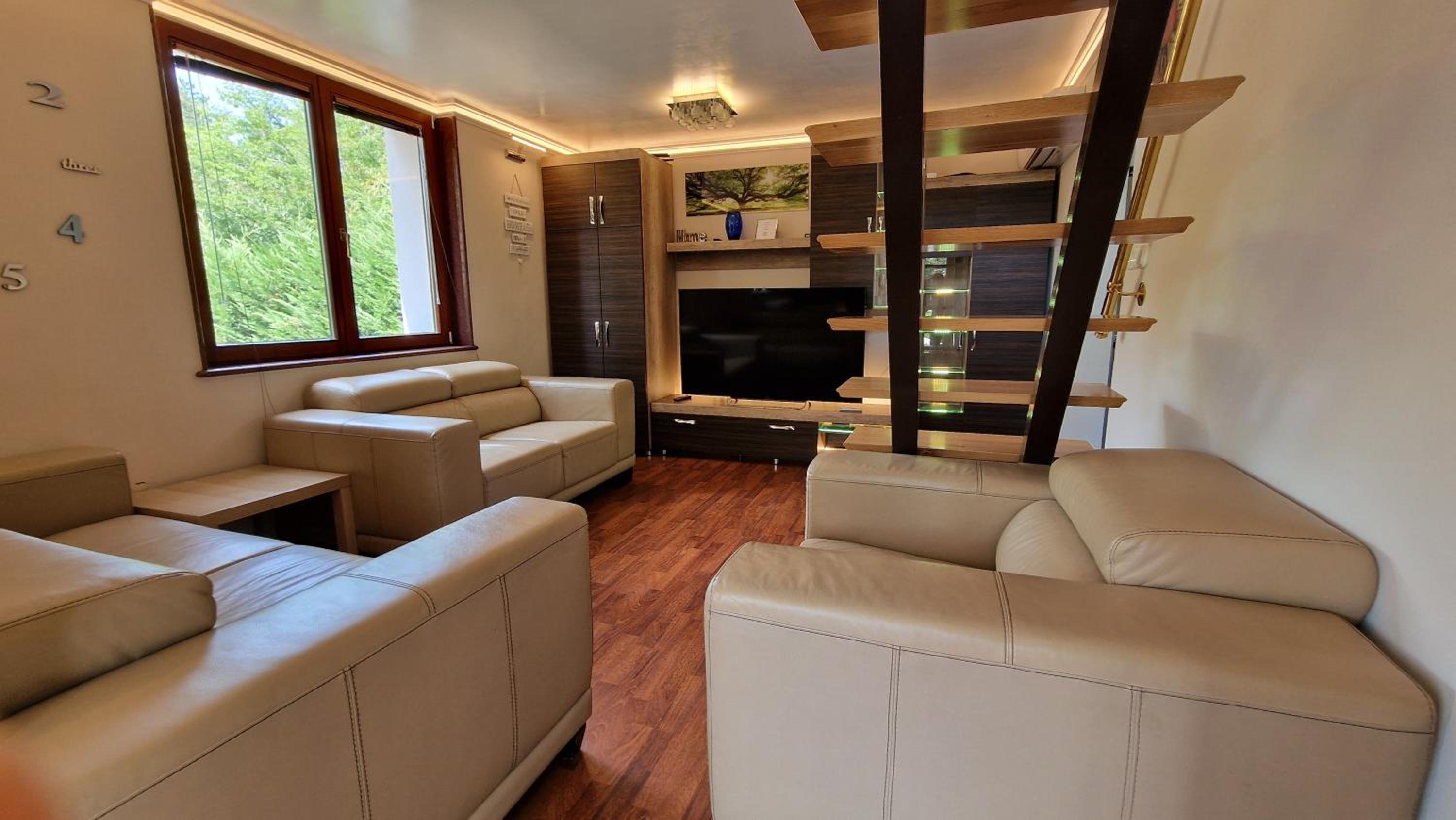 Pilis Hills View Deluxe House with Pool & AC near Bp view 2