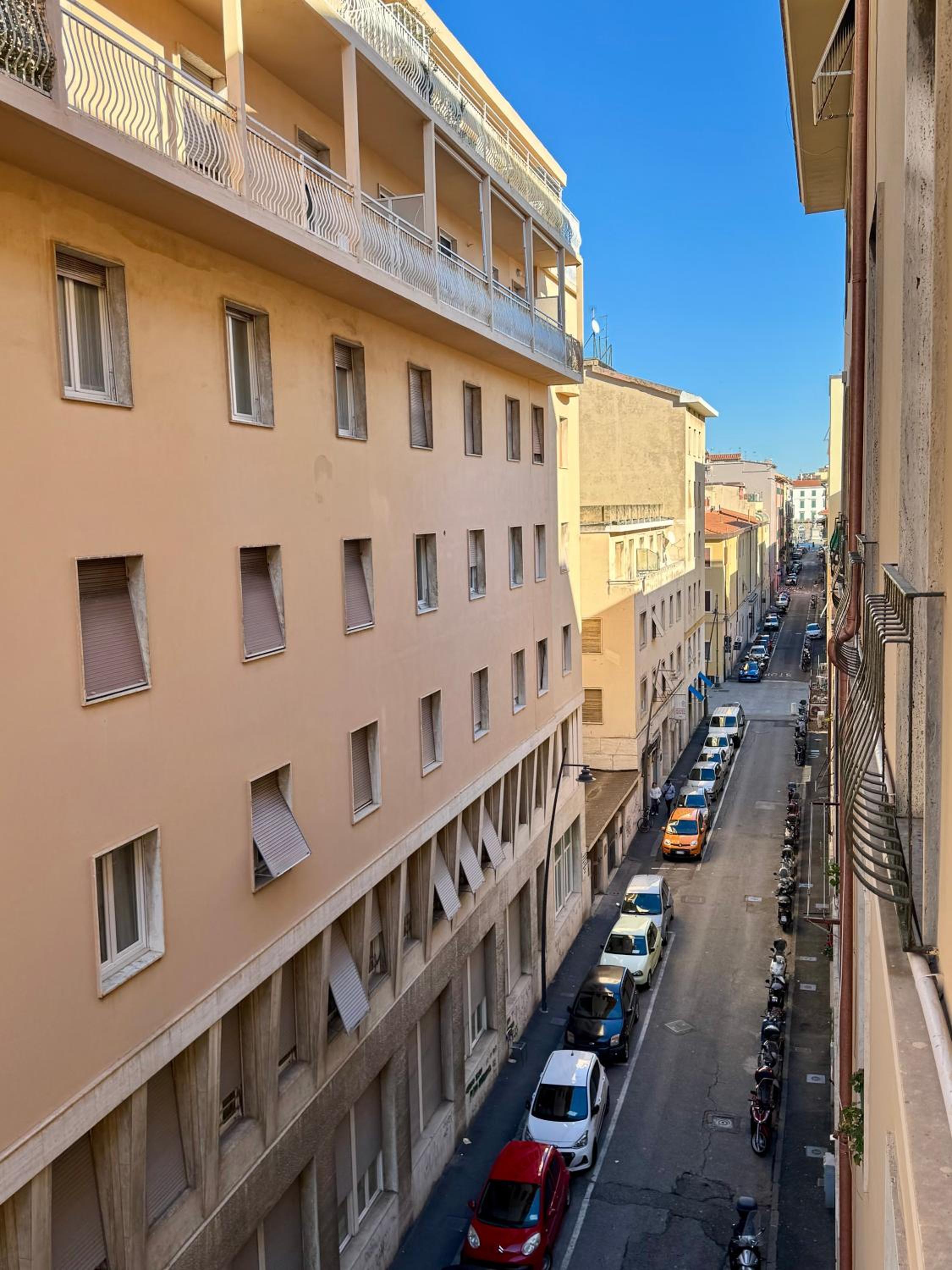 Affittacamere THE SHUTTLE - al porto - fortezza - vicino Prefettura view 2