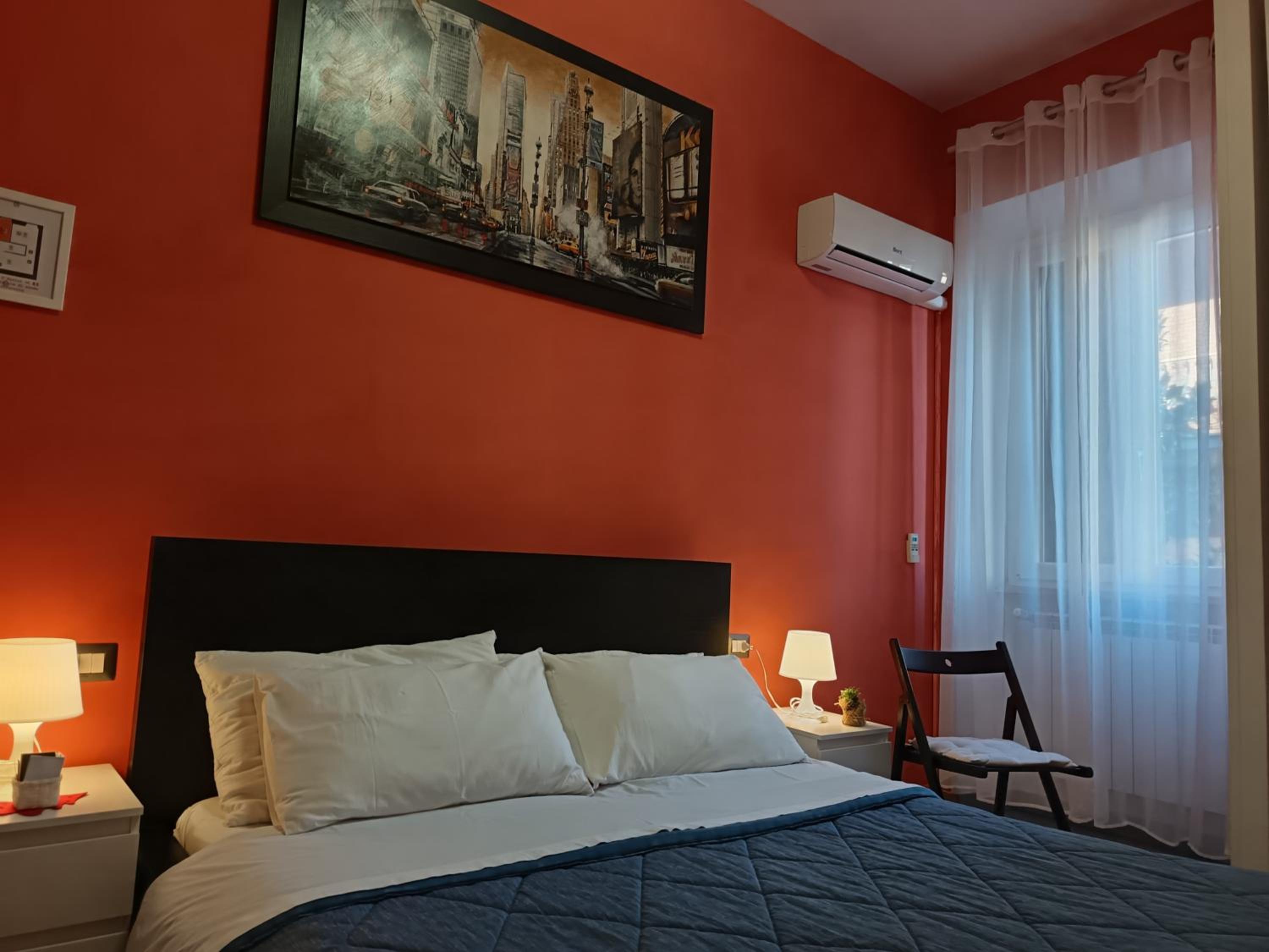 Adriatic Room 50 m dalla stazione Ferroviaria di Ciampino e dalla navetta aeroportuale