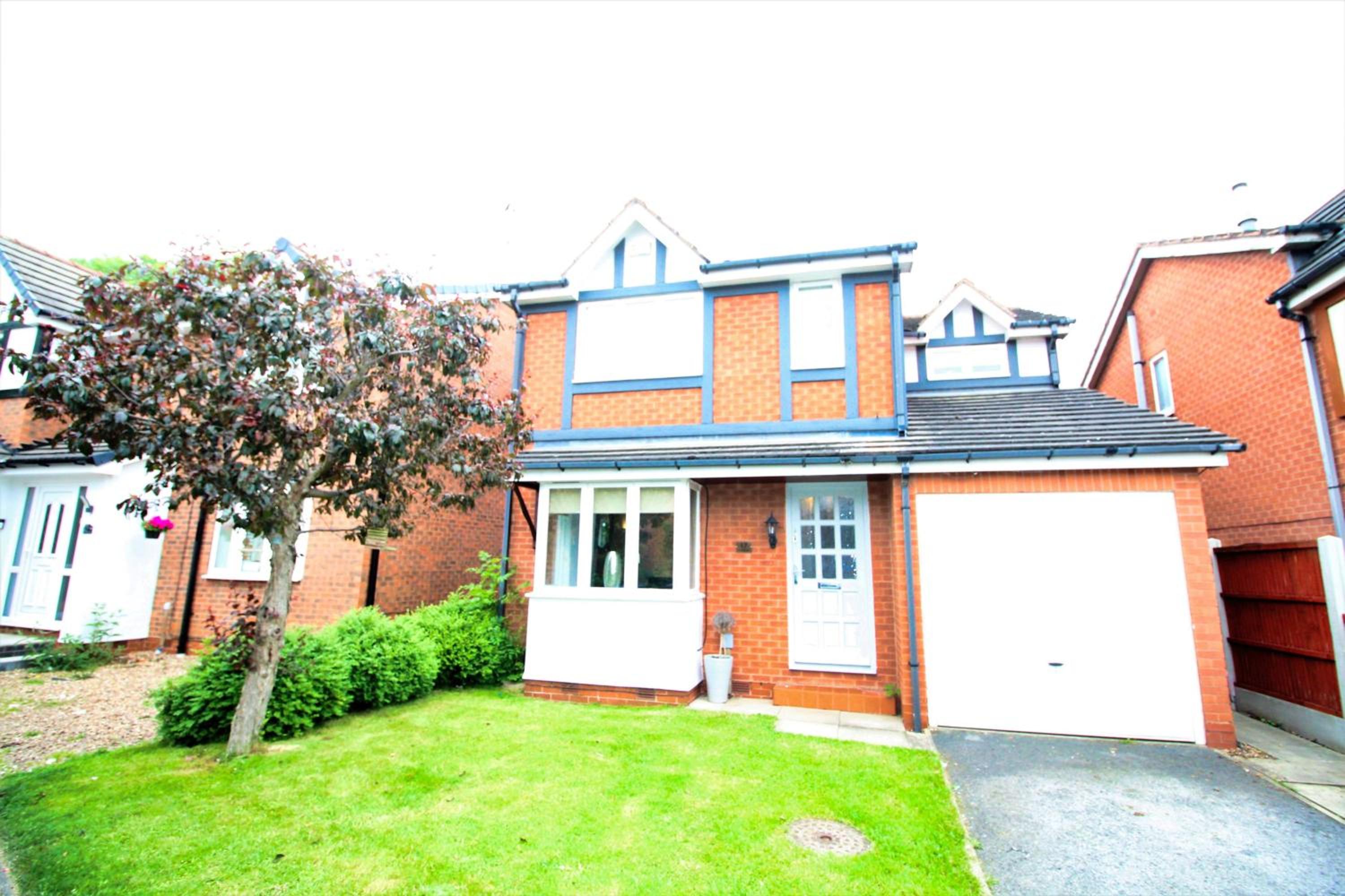 3 Bed Detached - 3 Bathrooms - Parking - Quiet