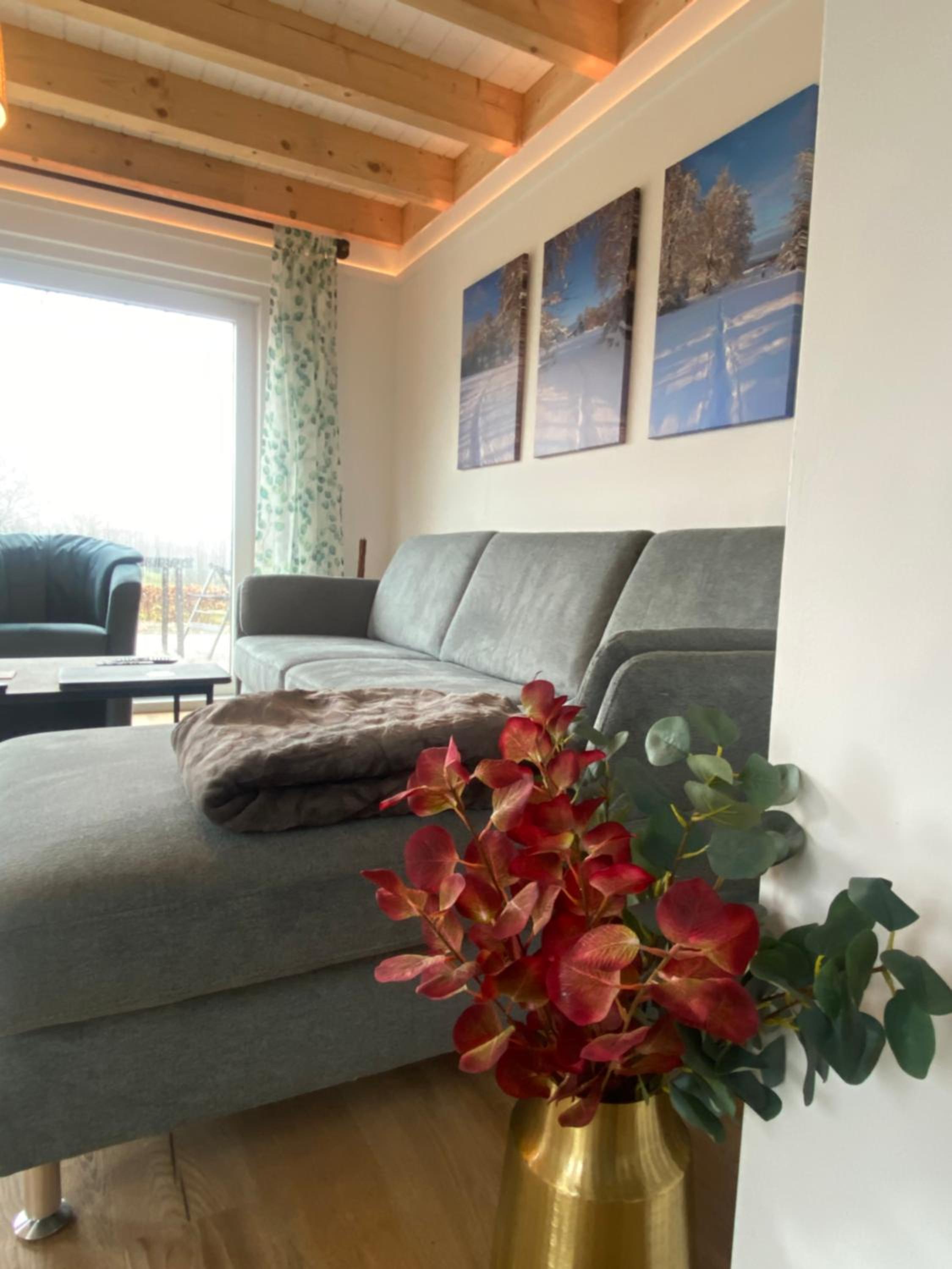 Rückzugsort im Grünen mit Panoramafenster und Weitblick