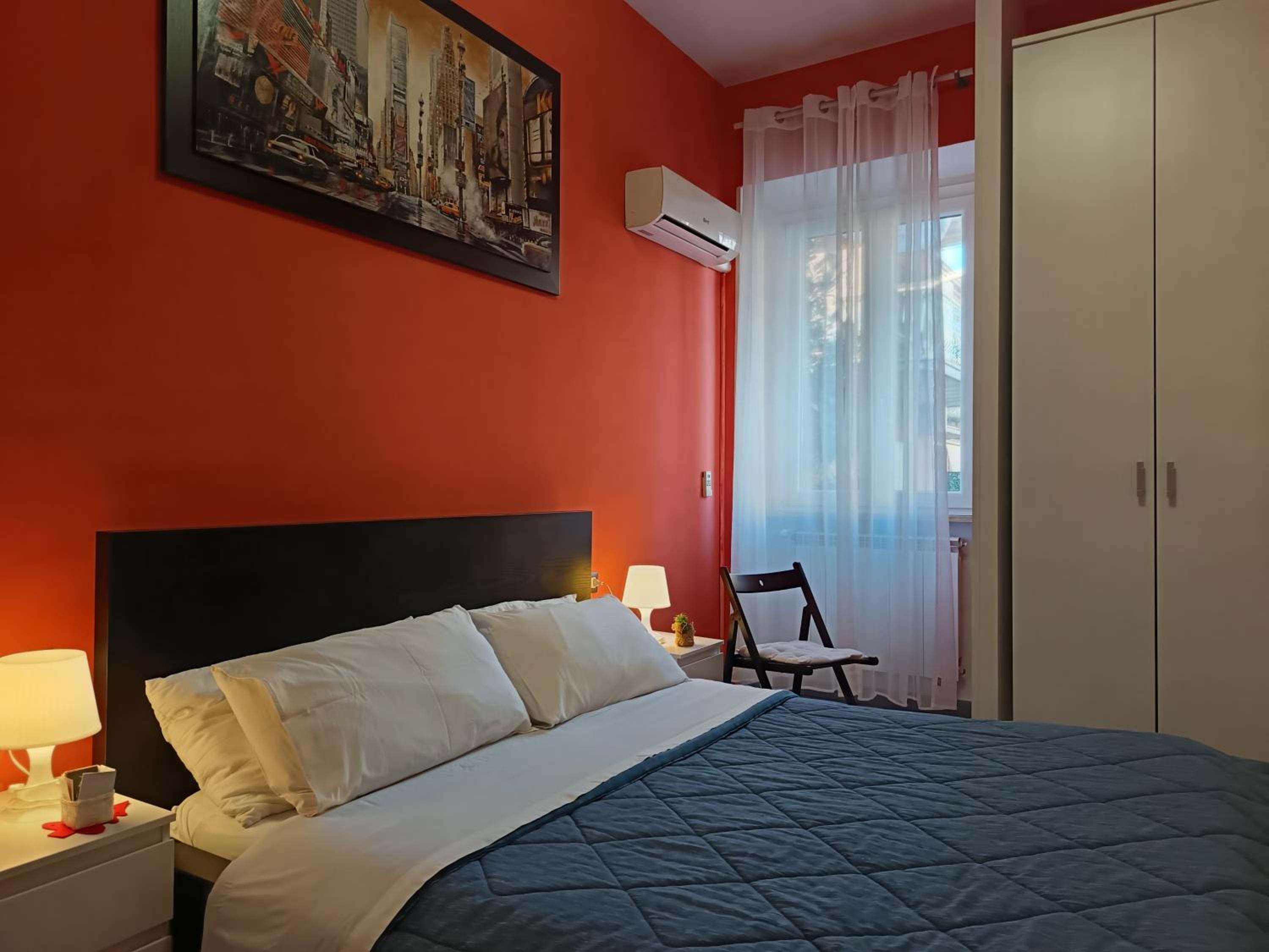 Adriatic Room 50 m dalla stazione Ferroviaria di Ciampino e dalla navetta aeroportuale