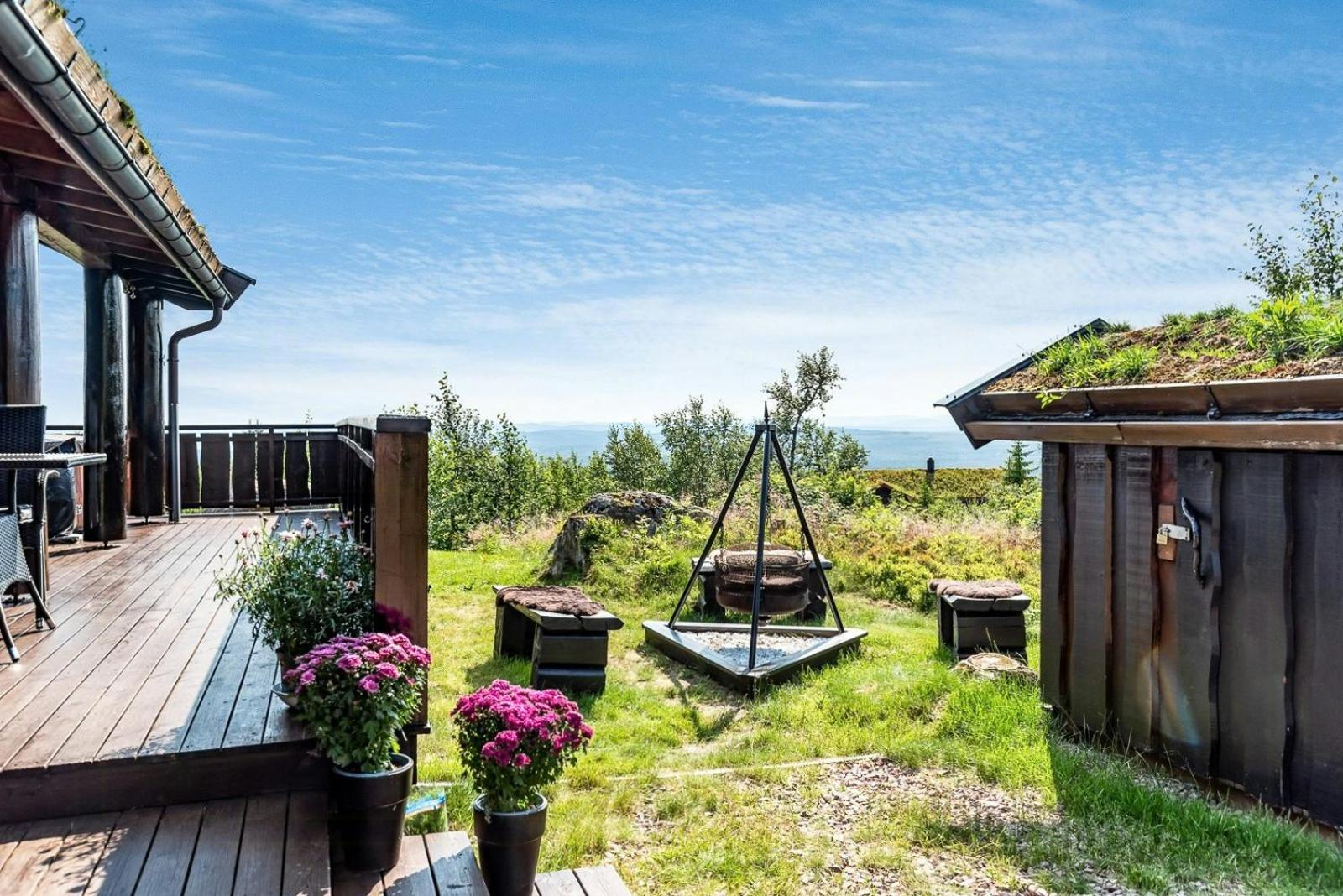 Family-Friendly Log Cabin With Panoramic View view 2