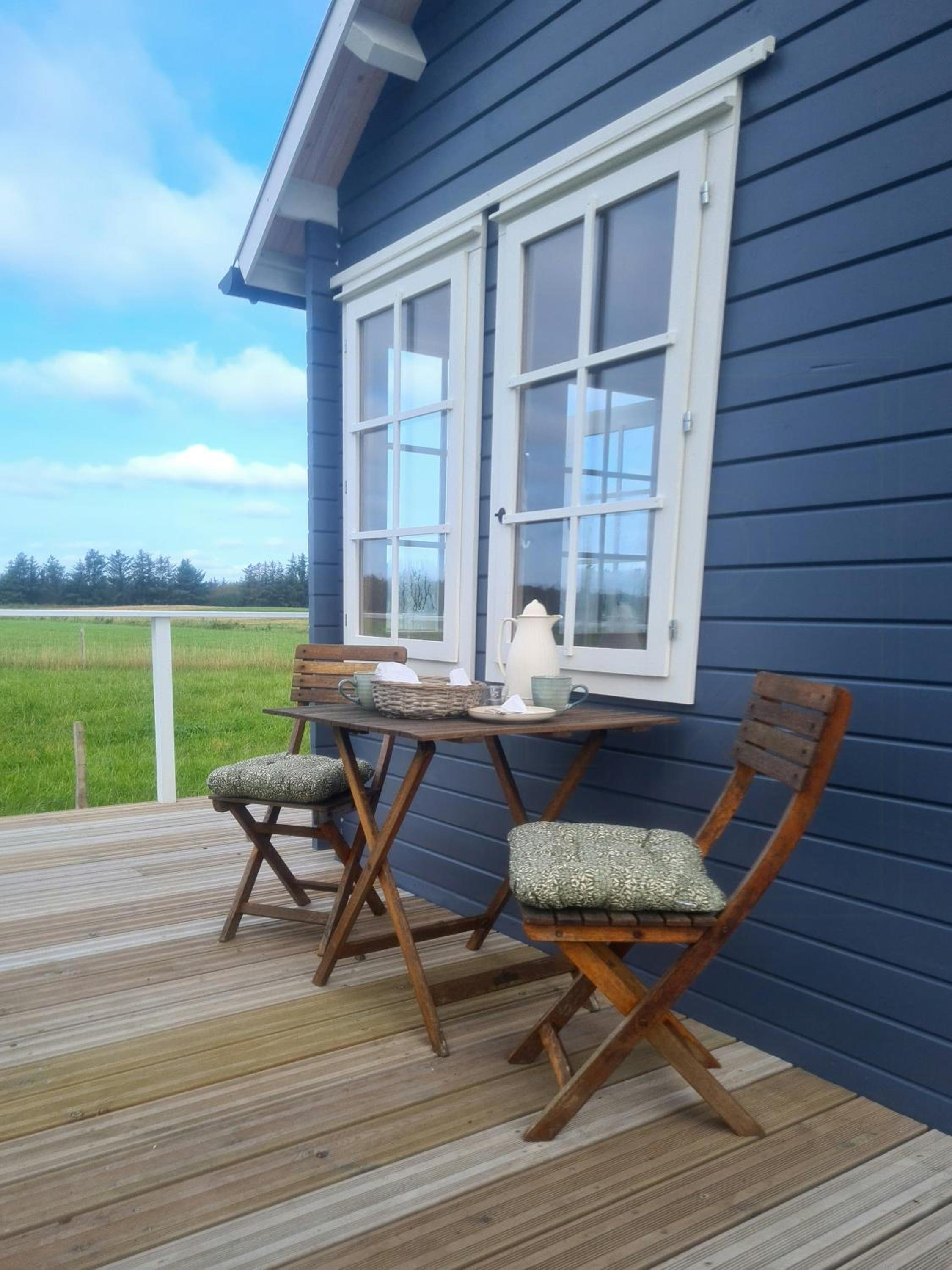 Idyllic Alpaca Cabin Overlooking The Alpaca Fold