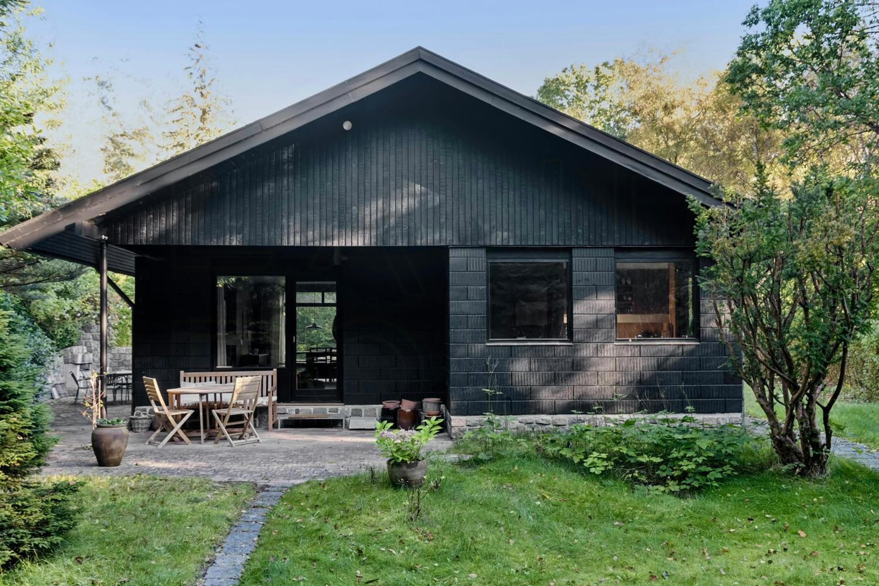 70S House With Large Garden In North Zealand view 4
