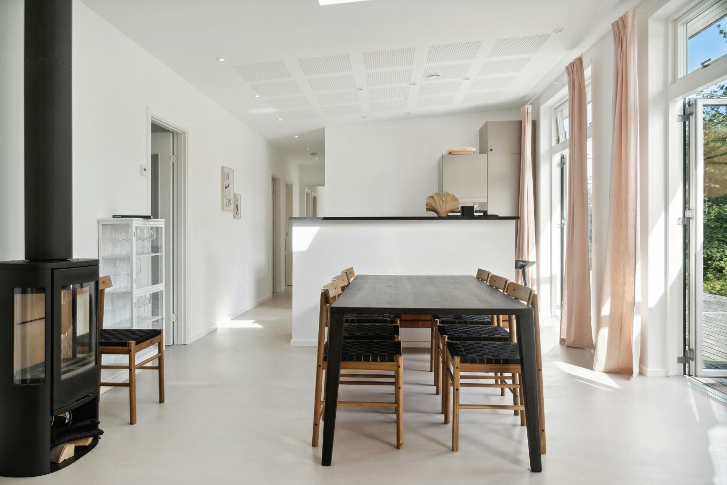 Modern Family Home By The Sea With Activities
