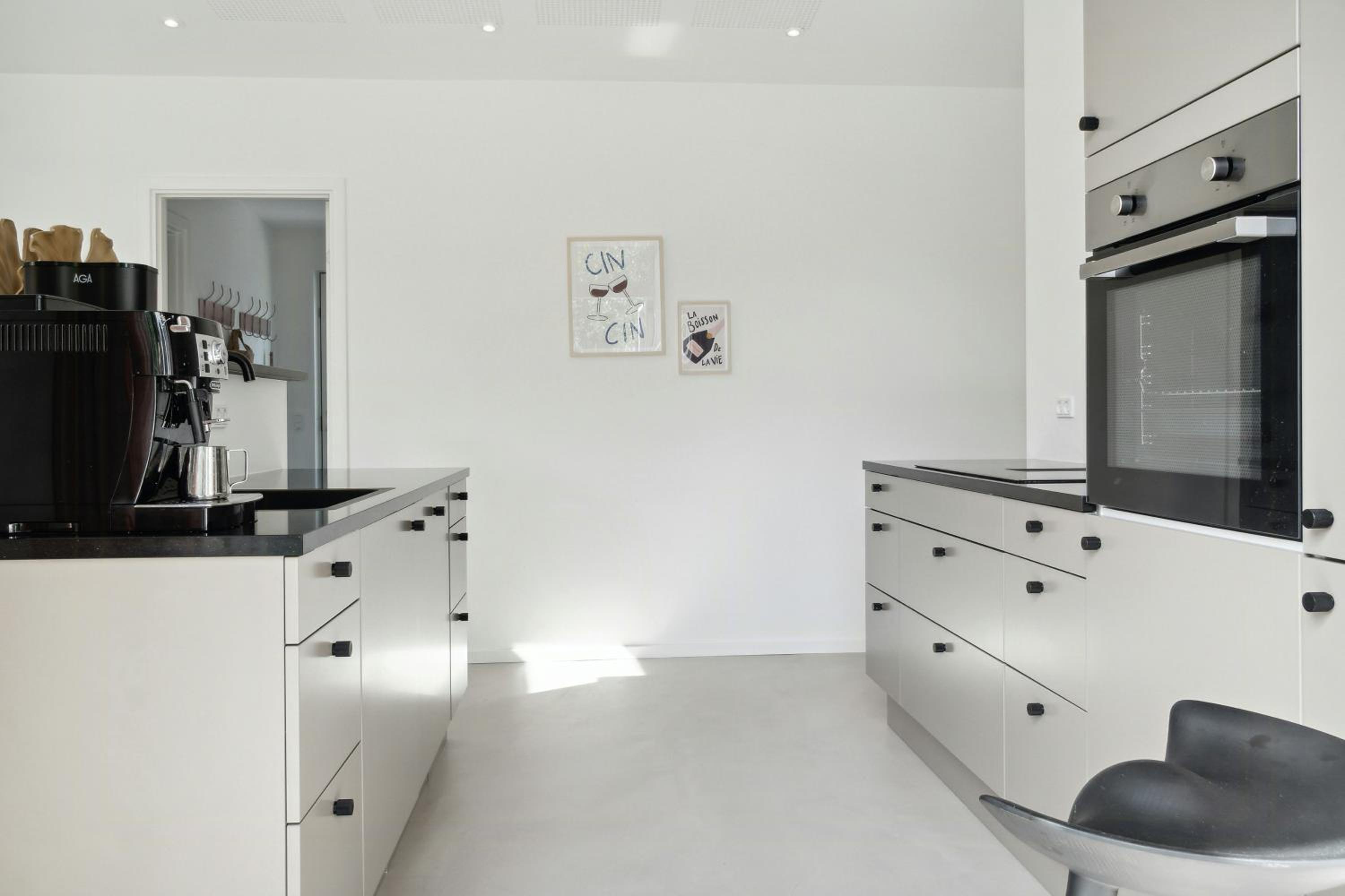Modern Family Home By The Sea With Activities