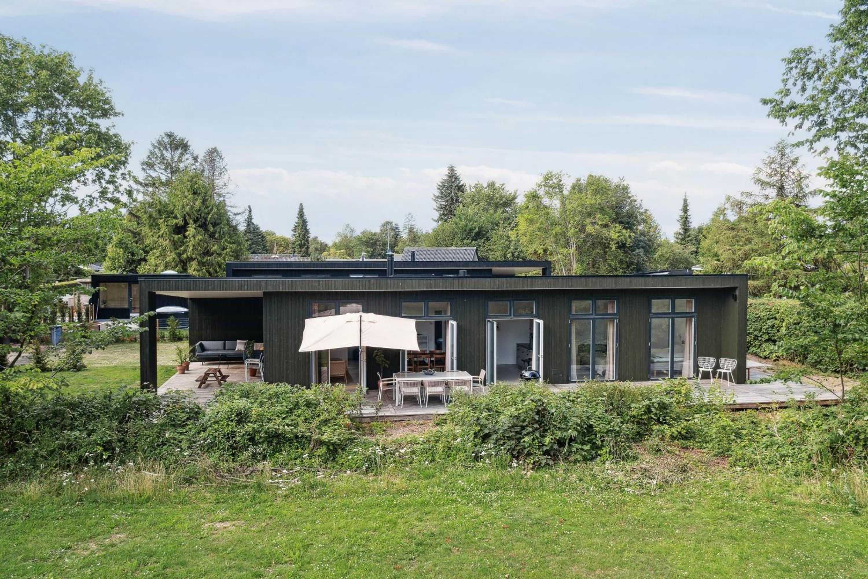 Modern Family Home By The Sea With Activities