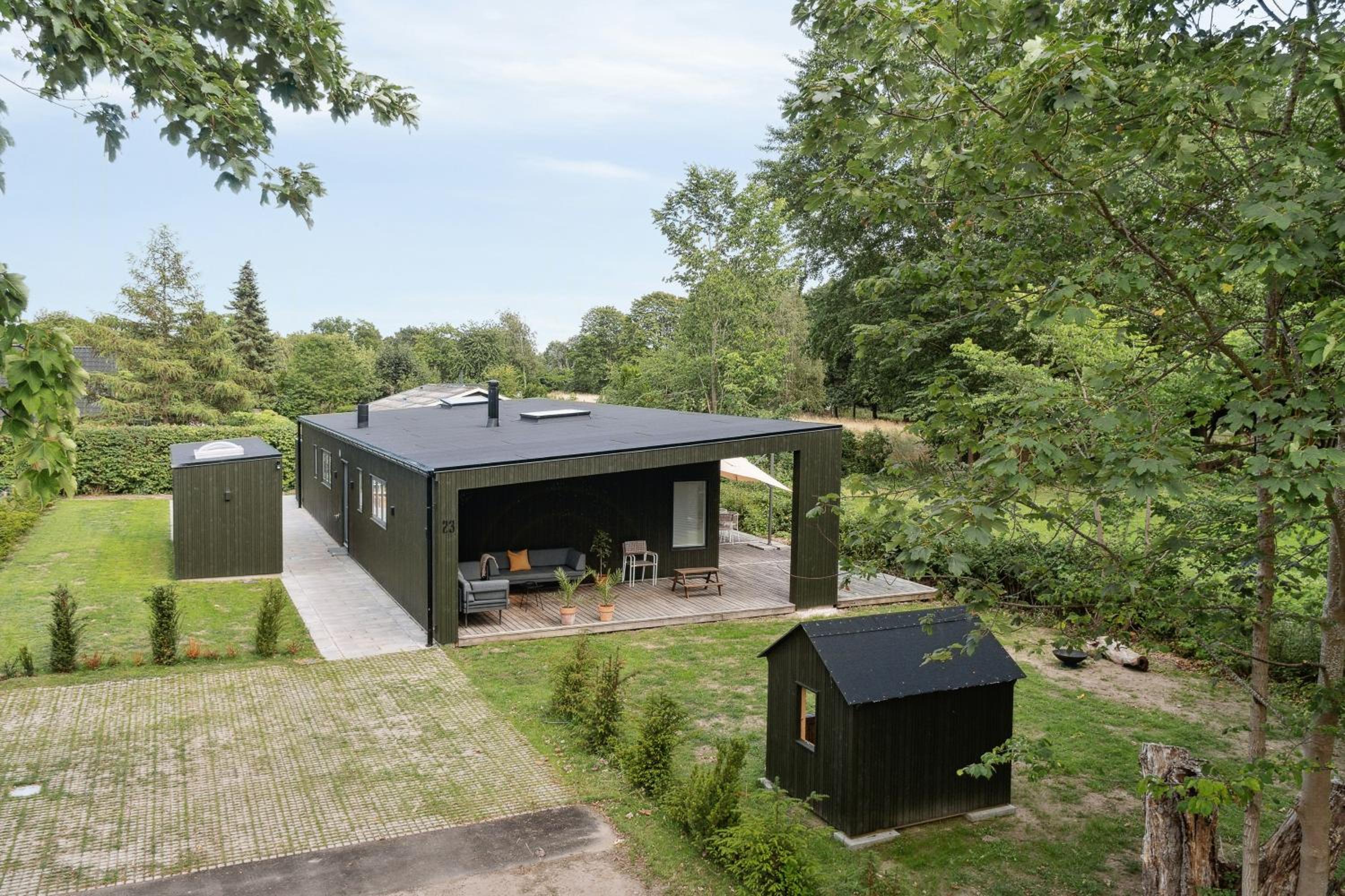 Modern Family Home By The Sea With Activities