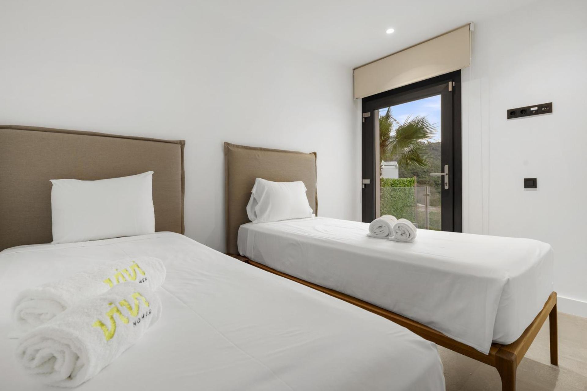 ViVi Homes -Villa Kolibri Pool, Terrace & Golf