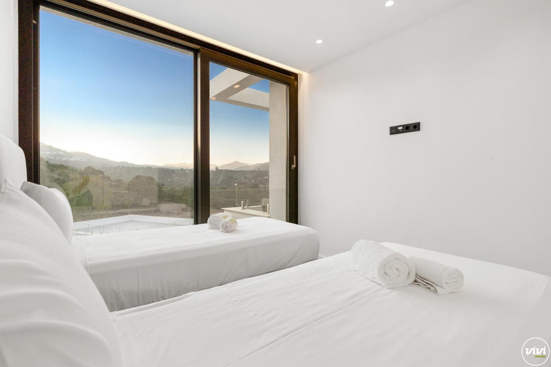 ViVi Homes -Villa Kolibri Pool, Terrace & Golf
