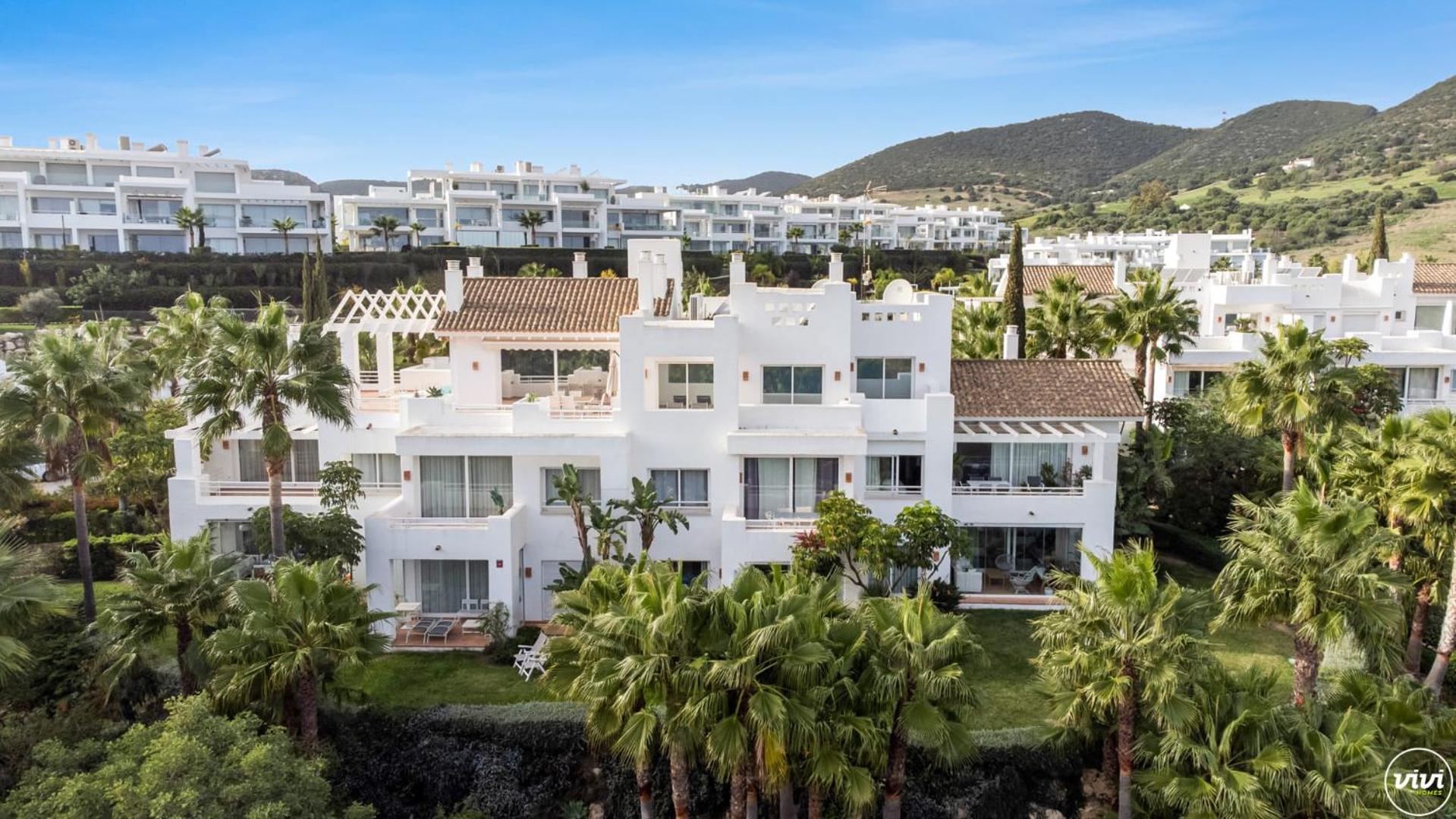 ViVi Homes - Casa Sereno - lagoon - pool - garden - view