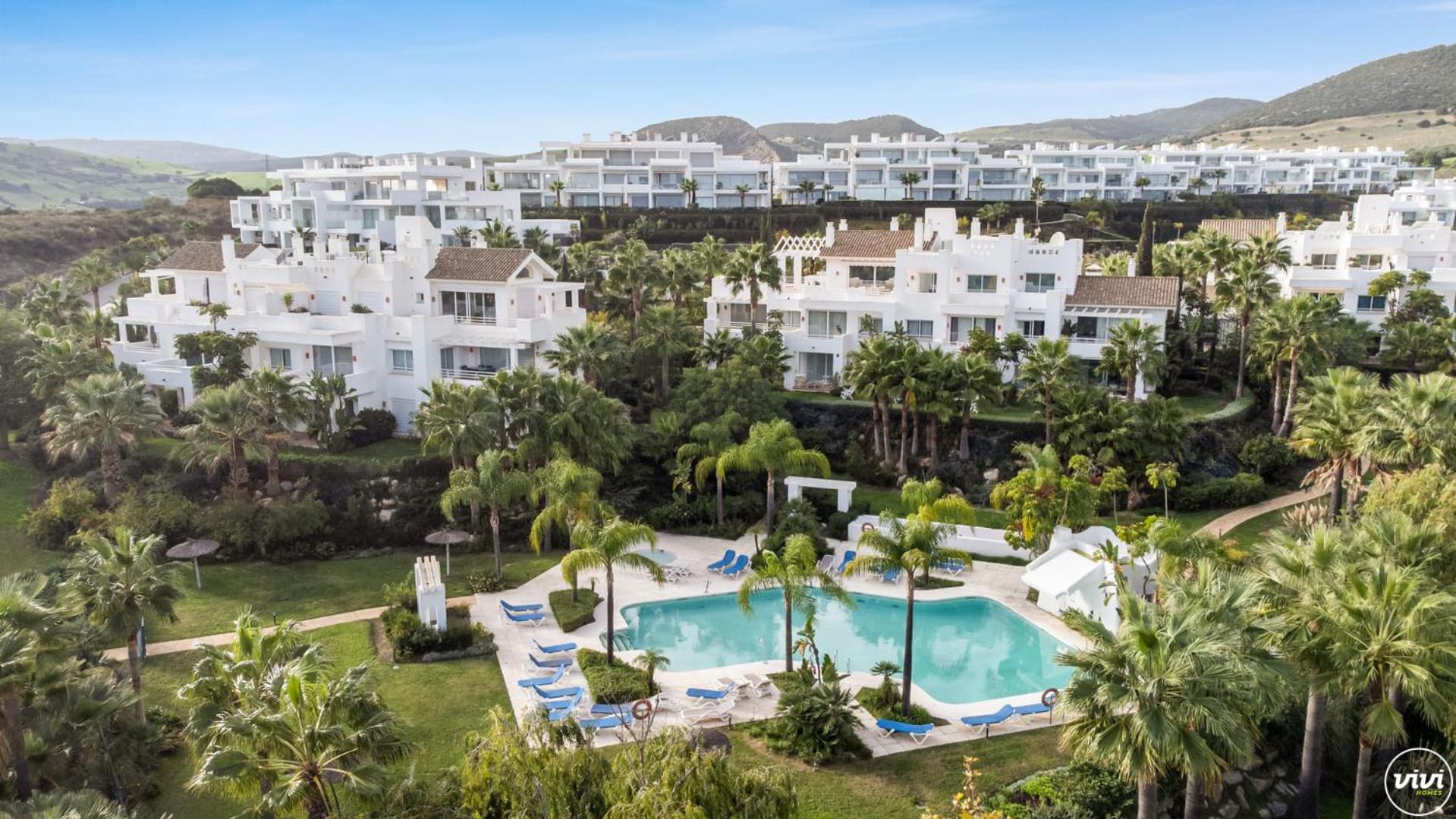 ViVi Homes - Casa Sereno - lagoon - pool - garden - view
