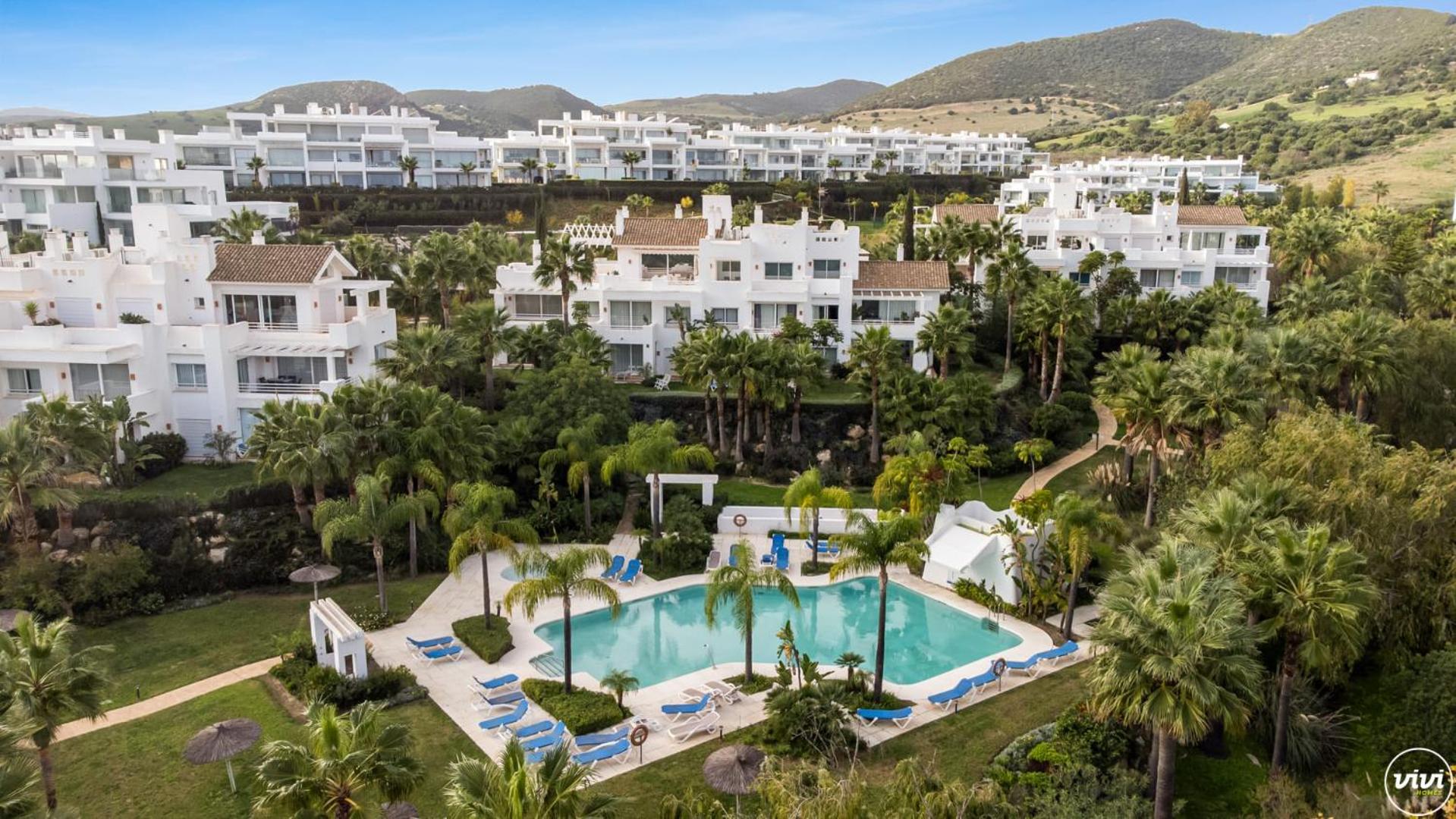 ViVi Homes - Casa Sereno - lagoon - pool - garden - view