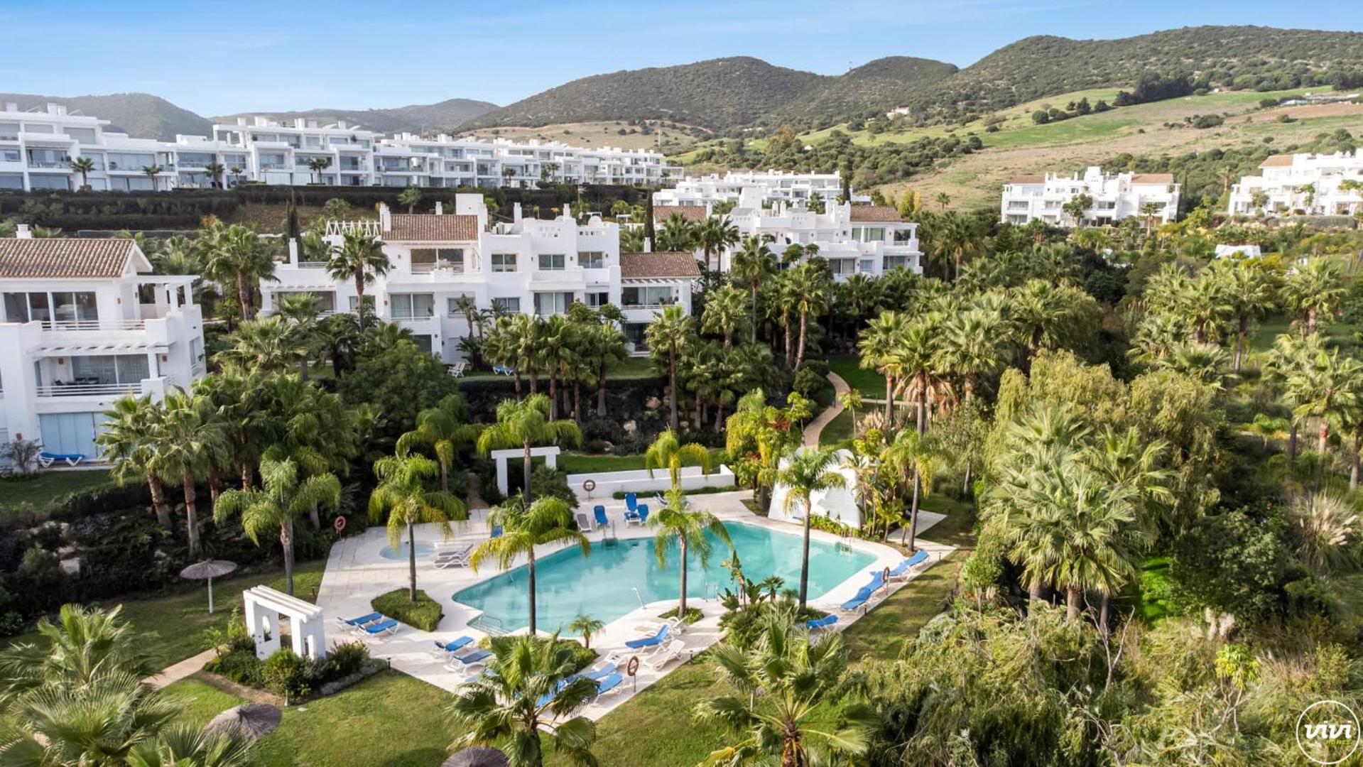 ViVi Homes - Casa Sereno - lagoon - pool - garden - view