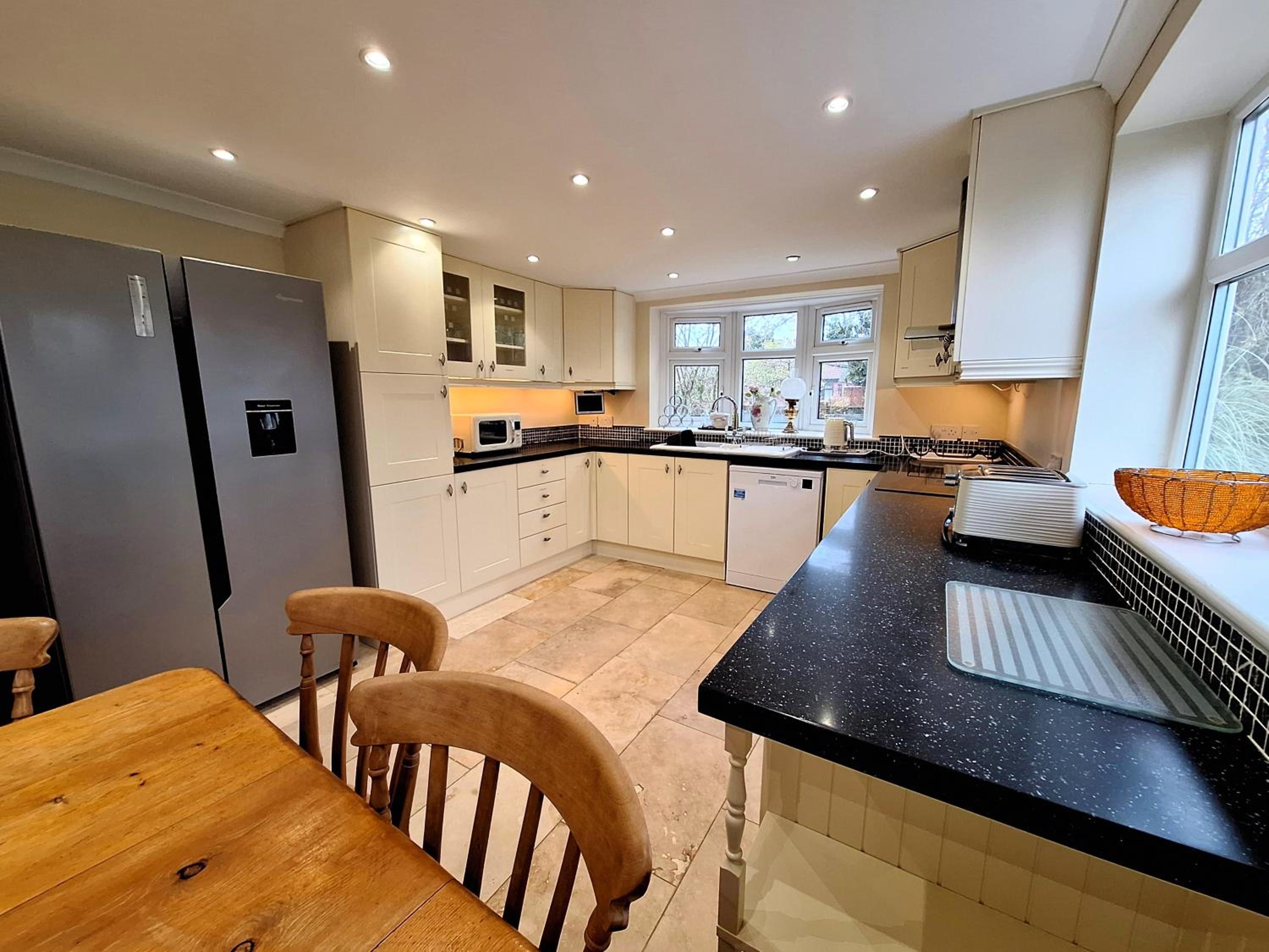 Spacious & Dog Friendly Cozy Home by Norfolk Coast view 5