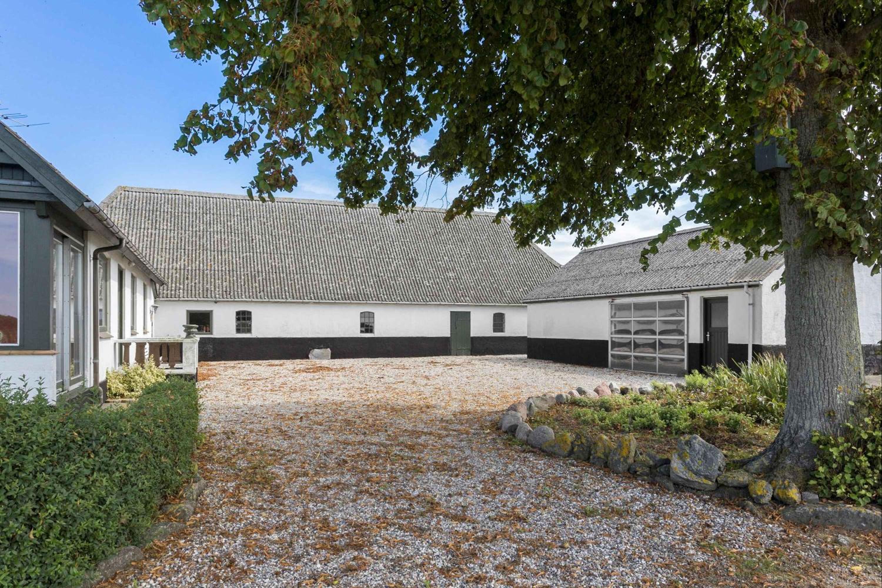 Idyllic Summer Cottage Holiday In The Countrysid