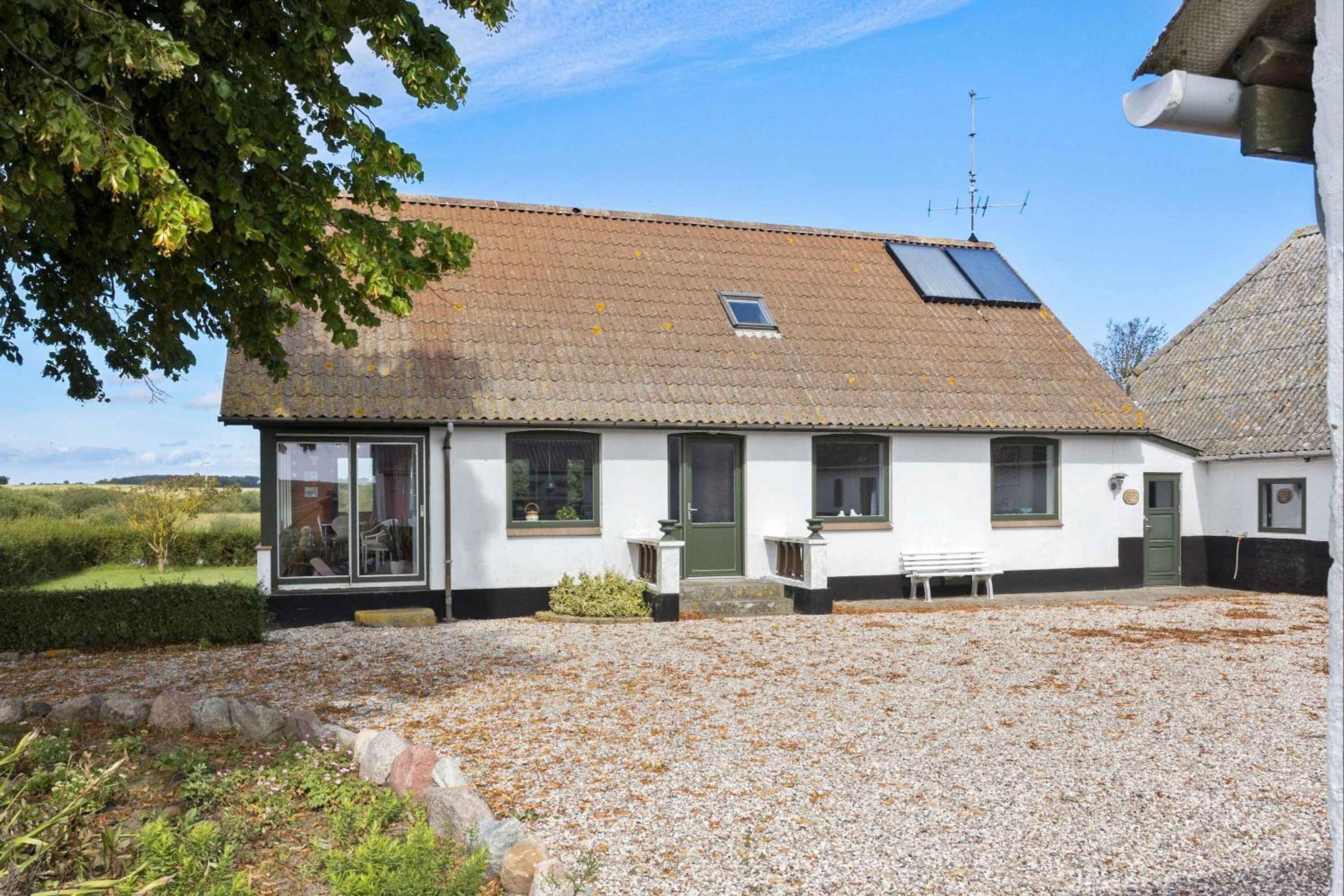 Idyllic Summer Cottage Holiday In The Countrysid