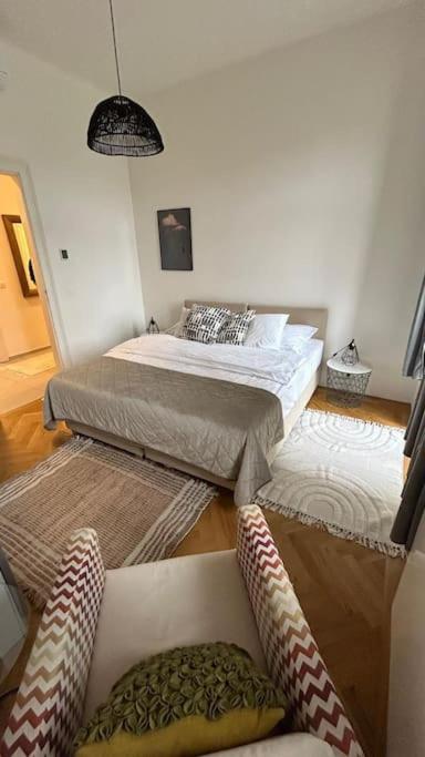 Cute Apt with terrace and AC