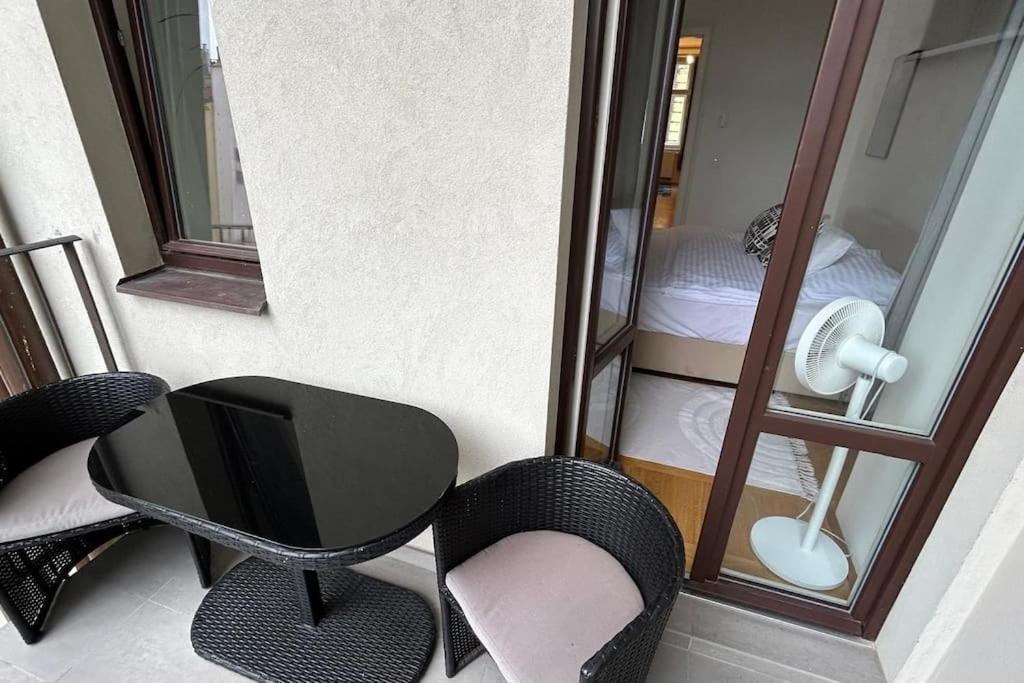Cute Apt with terrace and AC