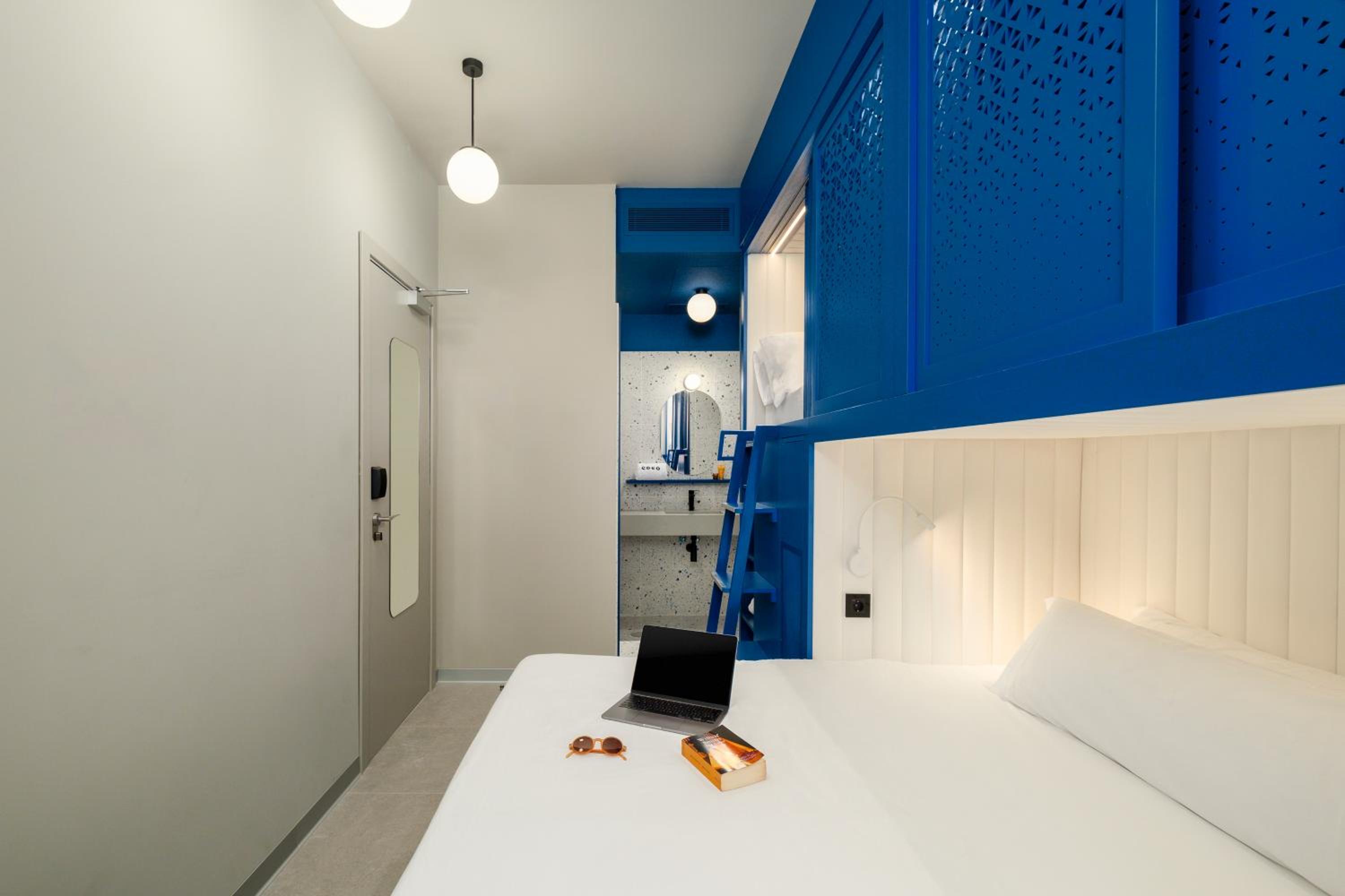 Coeo Hernan Ruiz Rooftop Pool Hostel