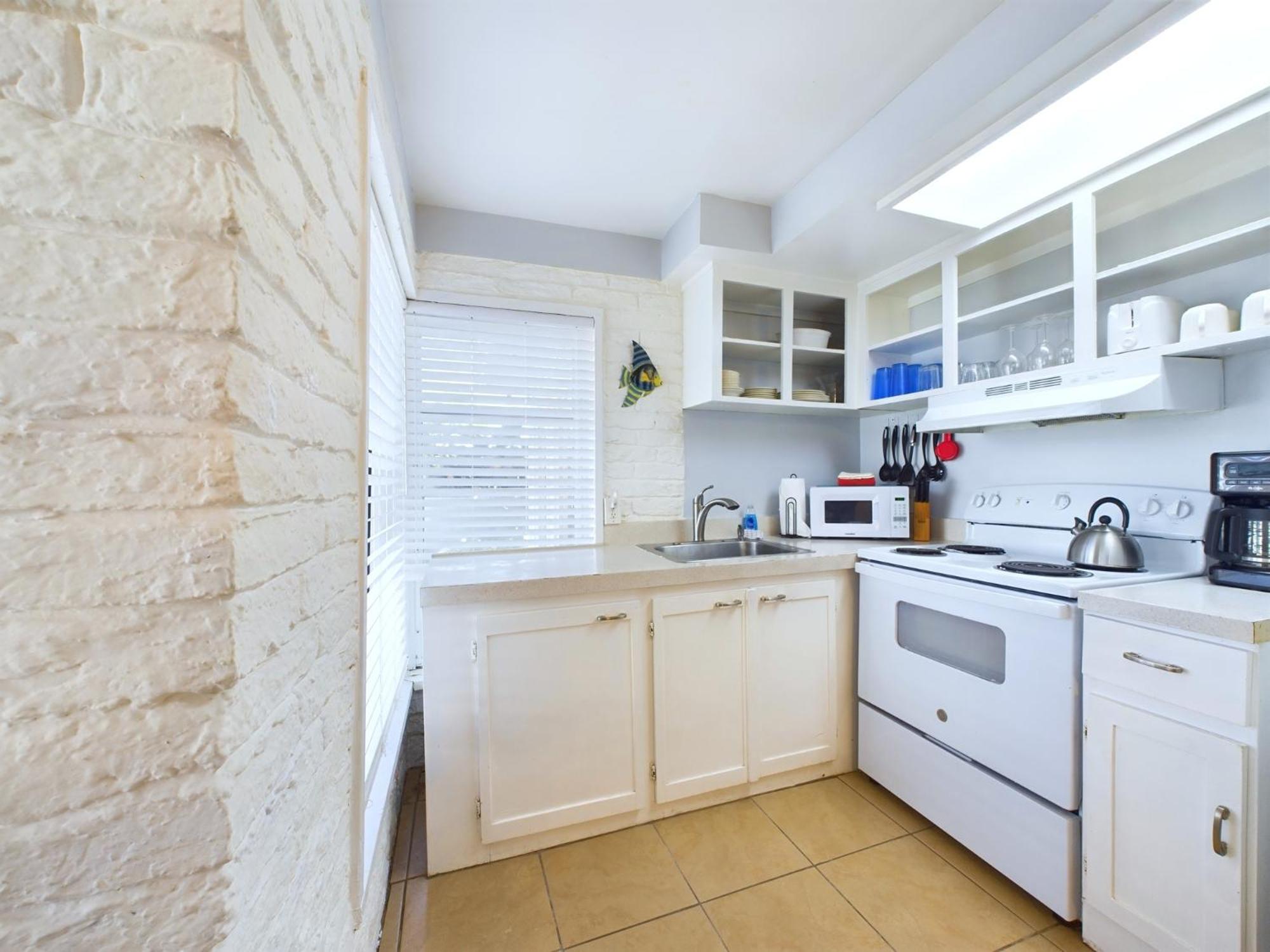 2br Condo In Cocoa Beach At Oceanfront Complex view 3
