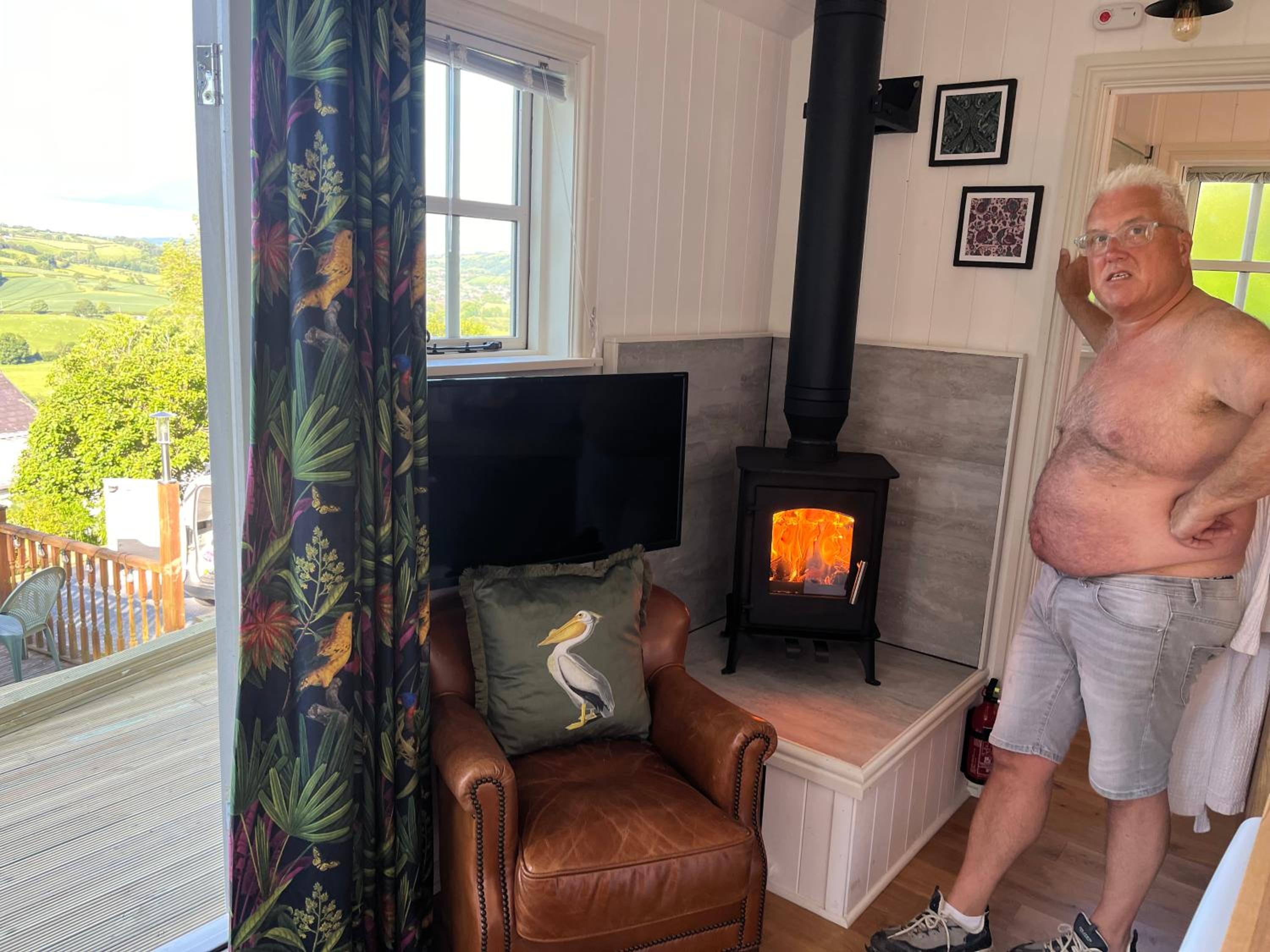 Broombush B & B & Yr Nyth Shepherds Hut