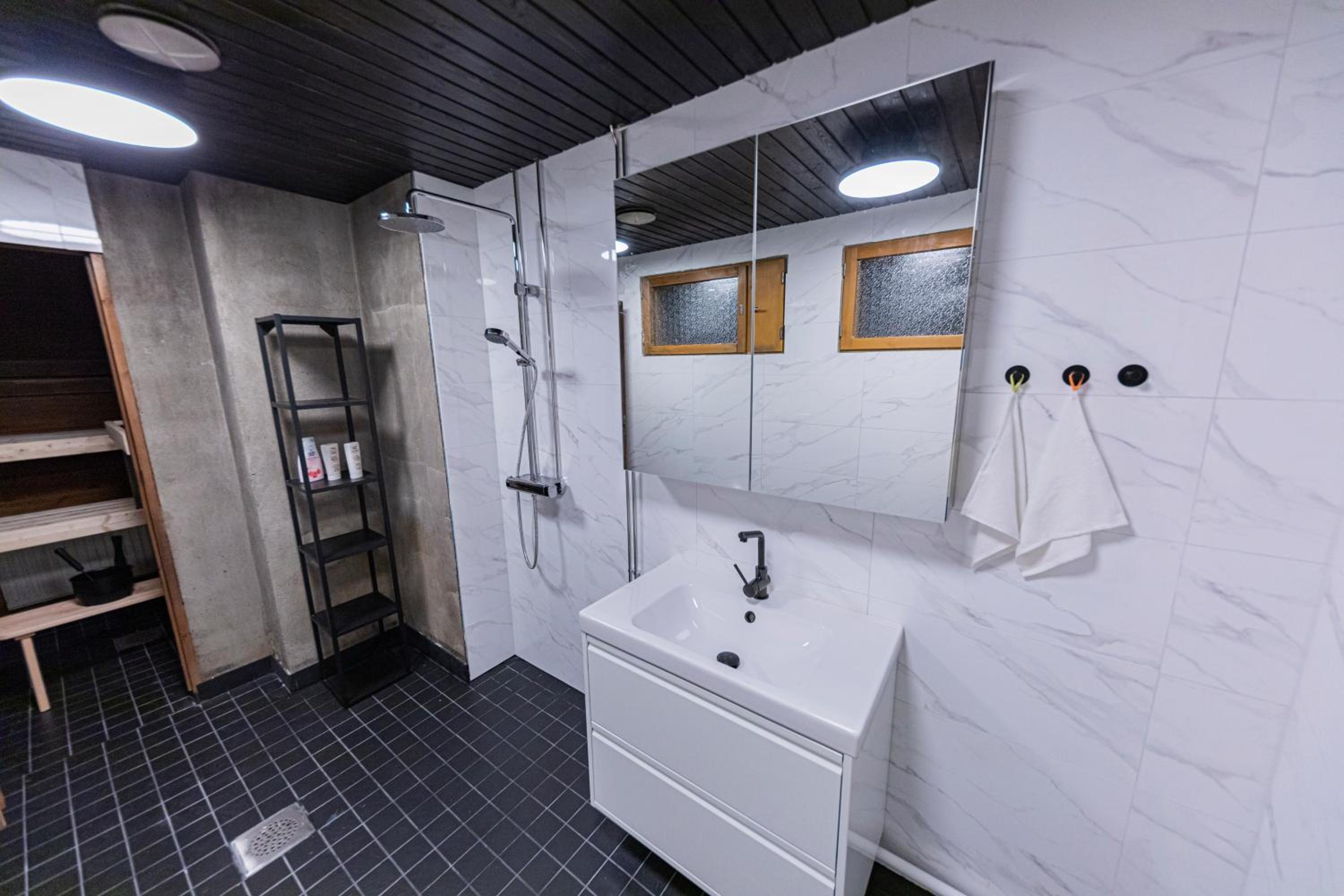 Arctic Aurora Villa with Sauna - Northern Lights and Adventures in the Hometown of Santa Claus, Rovaniemi