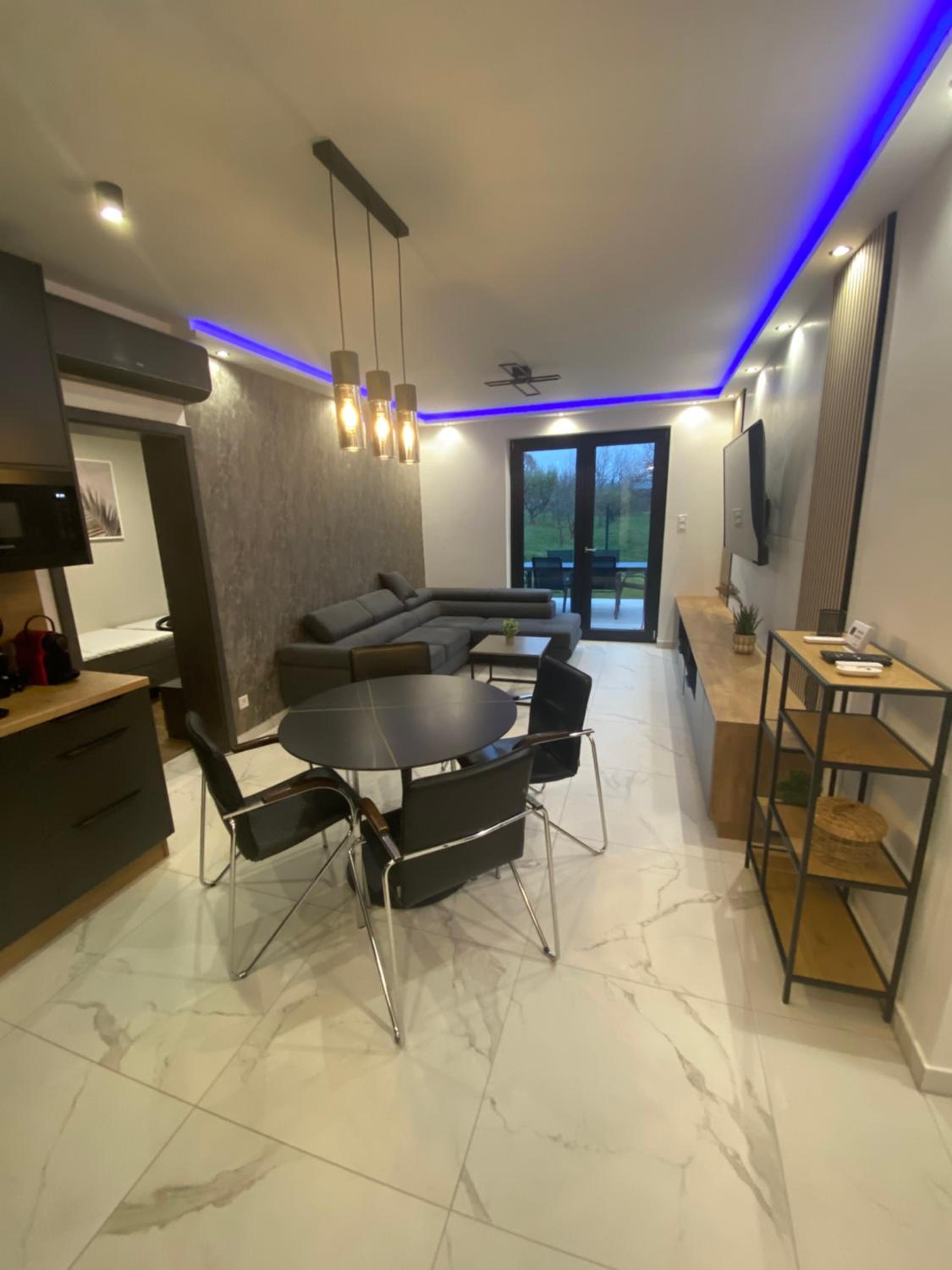 Waikiki Apartman House with Jacuzzi