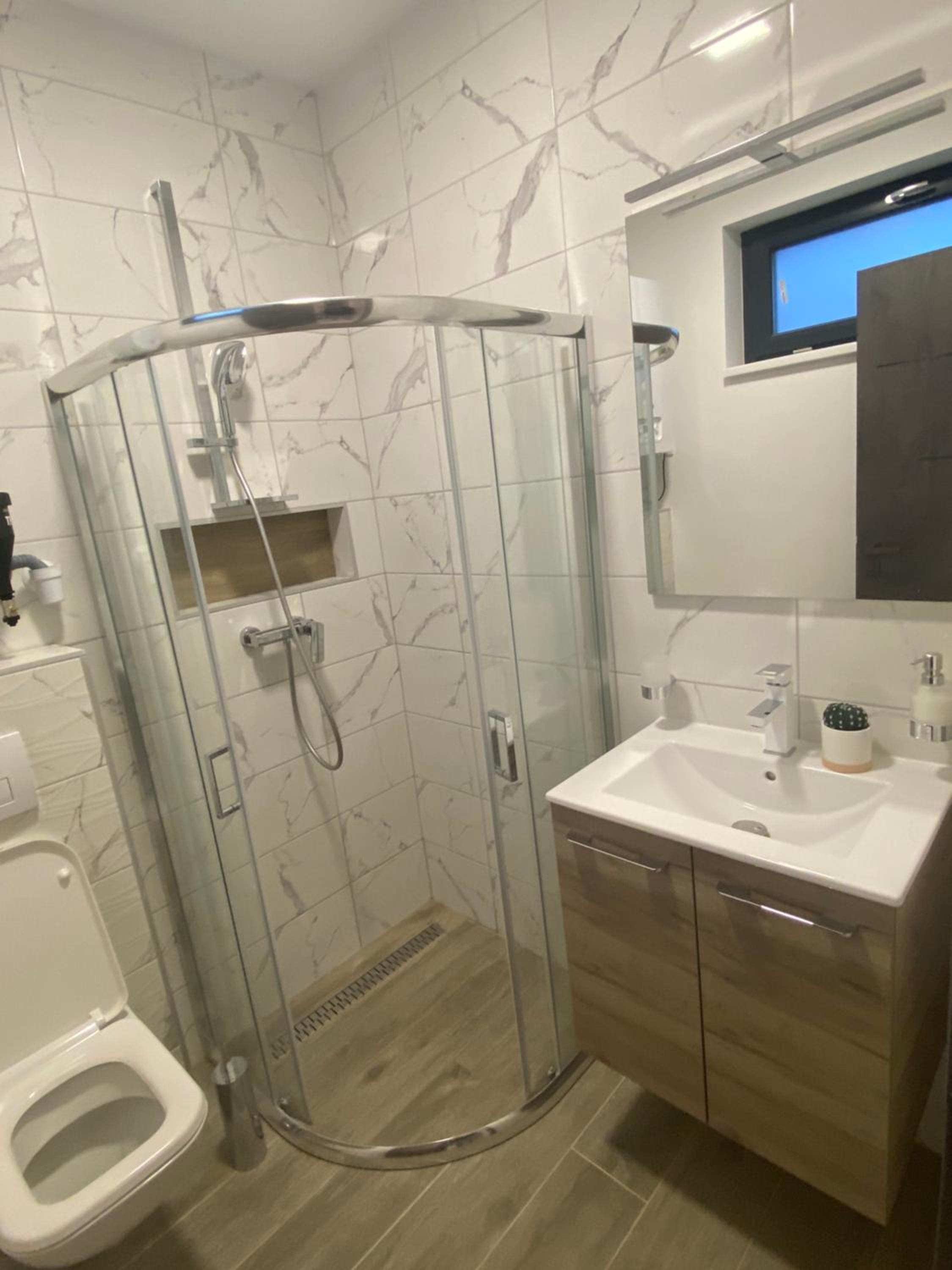 Waikiki Apartman House with Jacuzzi