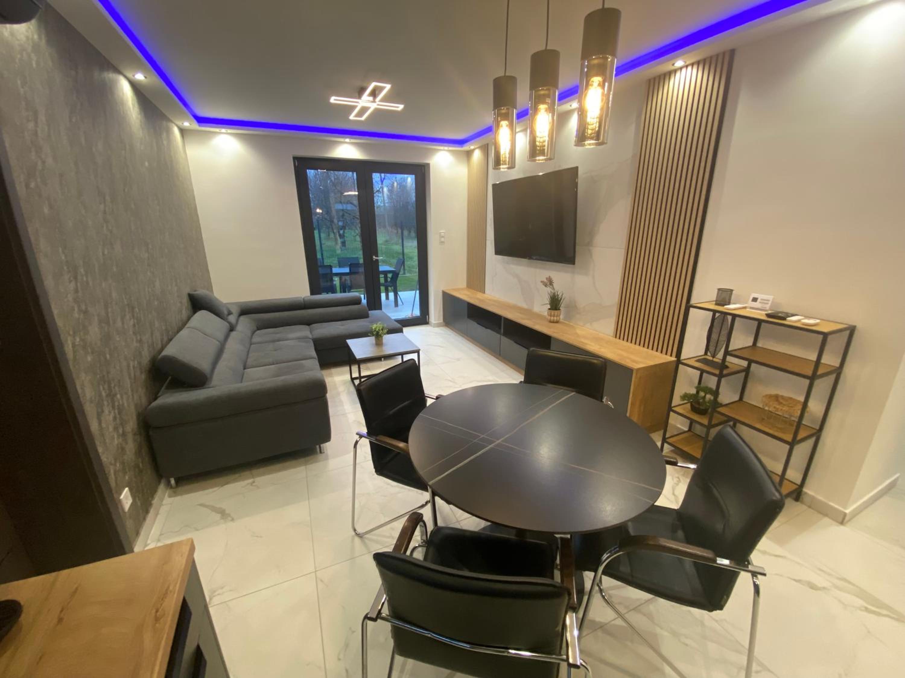 Waikiki Apartman House with Jacuzzi