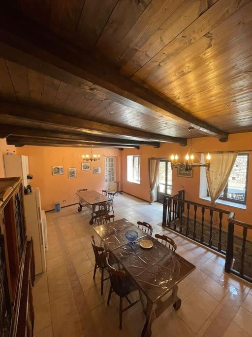 Il borgo come in un castello view 2
