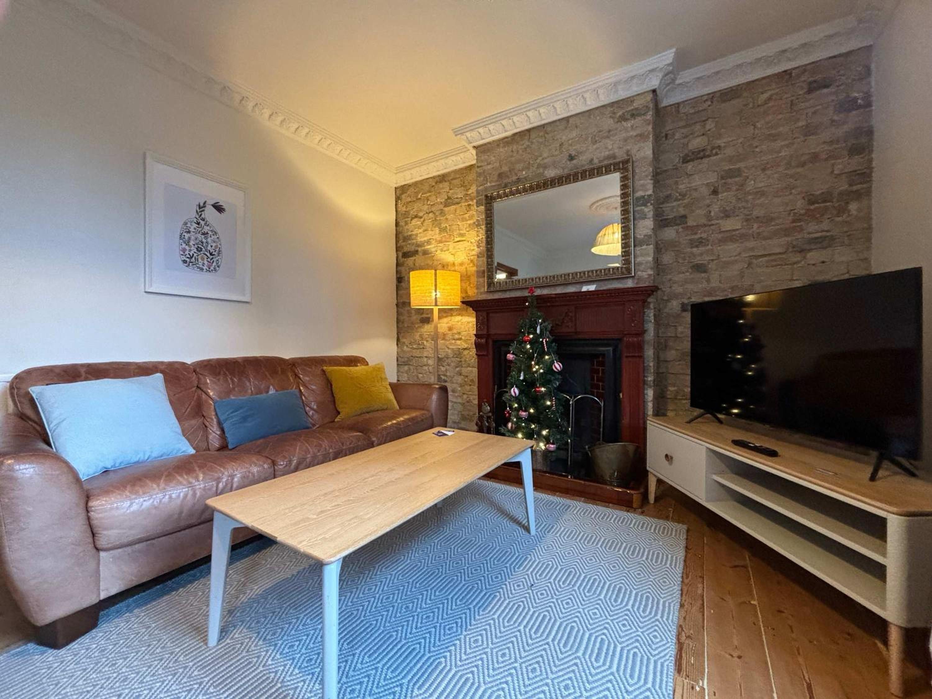 Peaceful Oasis 3 Beds House with Garden and Parking