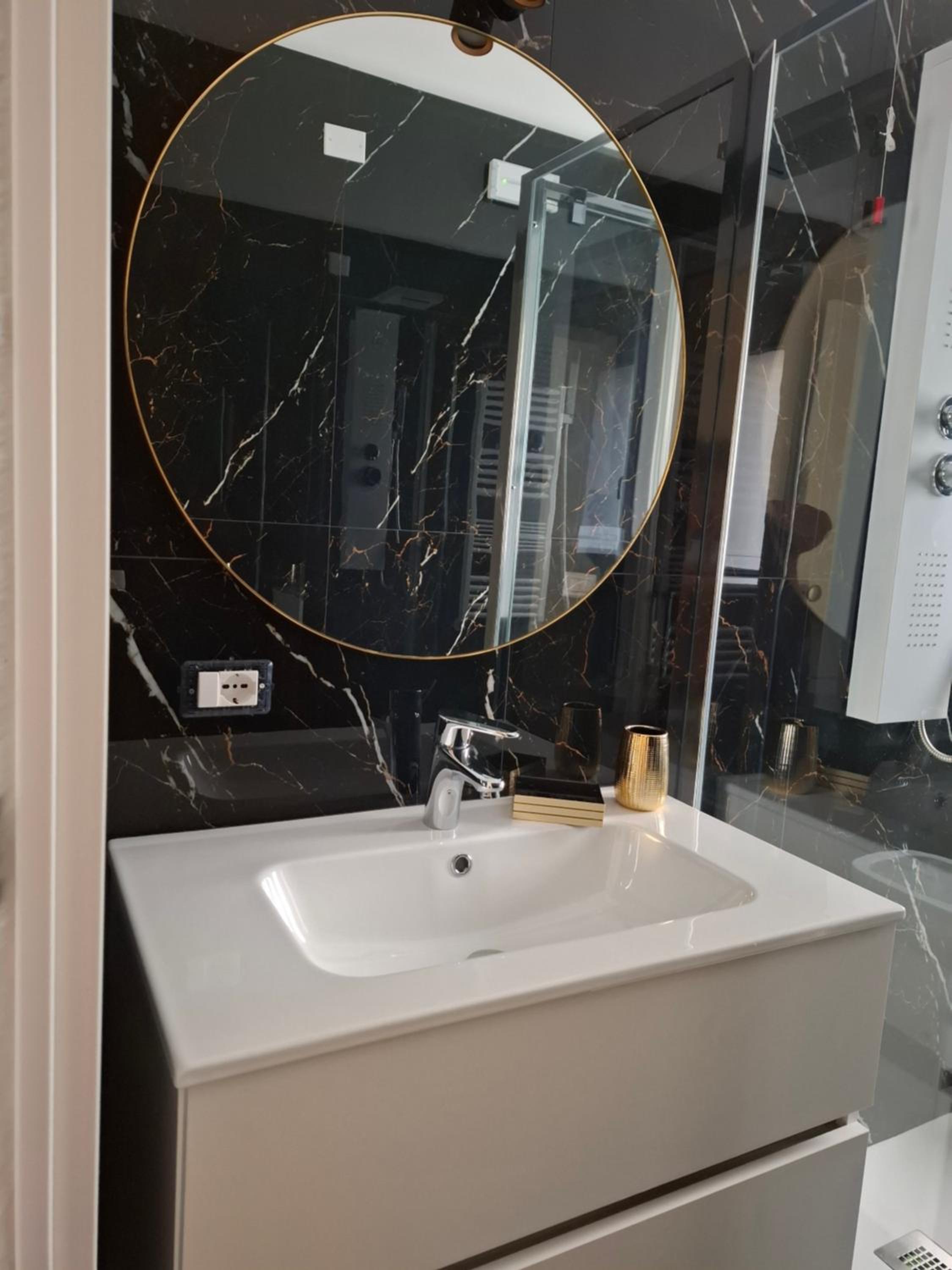 Mariam Royal Apartment & Rooms view 3